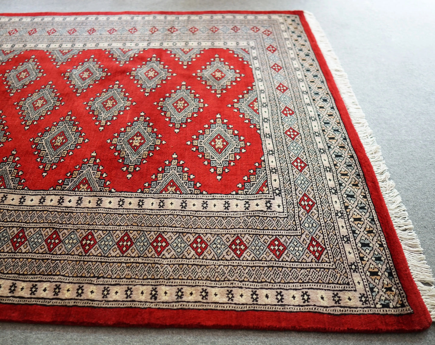 177×130cm パキスタン手織り絨毯 Decorworks
