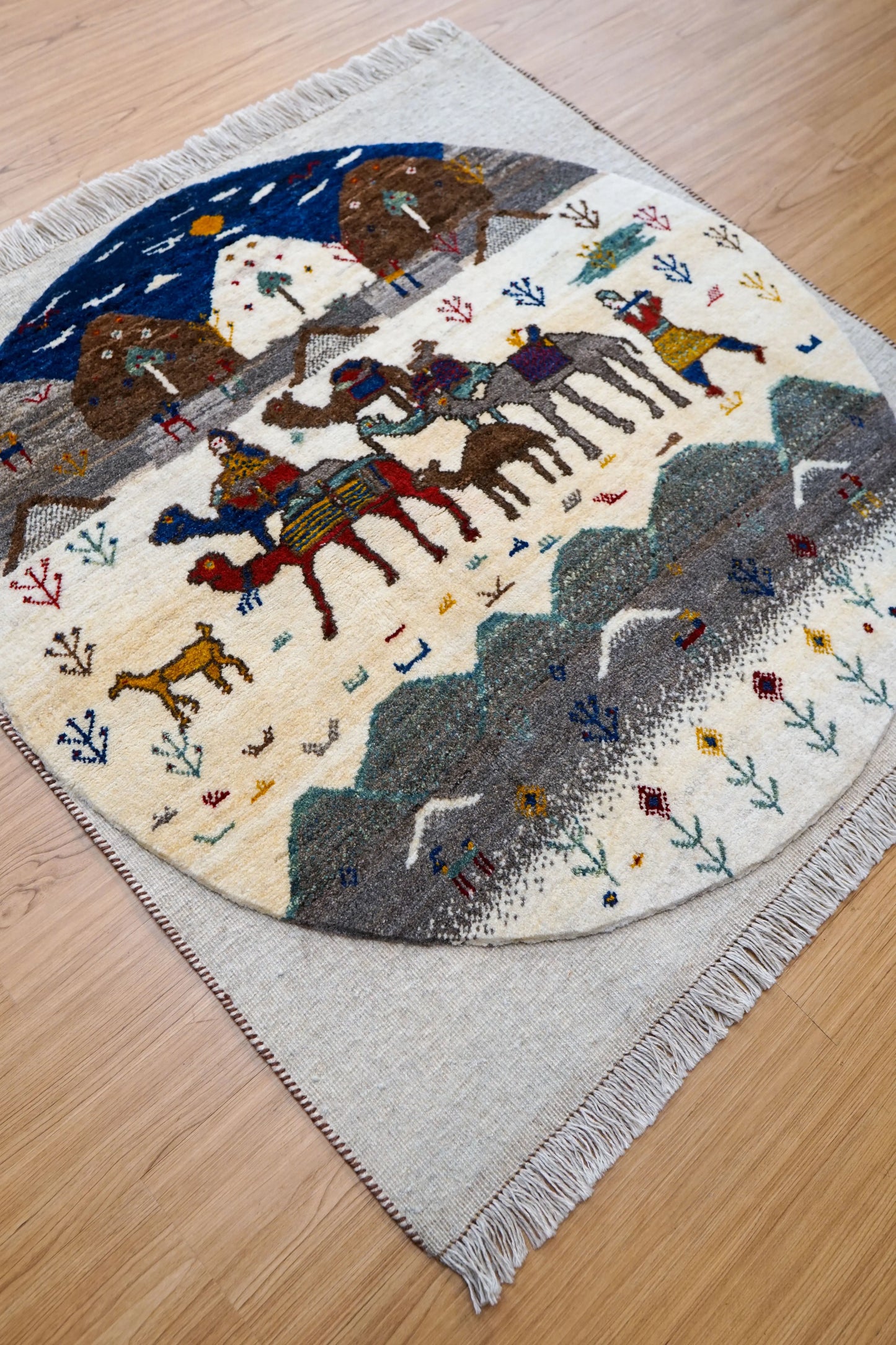 Collection 103×102cm ペルシャ手織りギャッベ リーズバフト – 細かな織りの上質ギャッベ