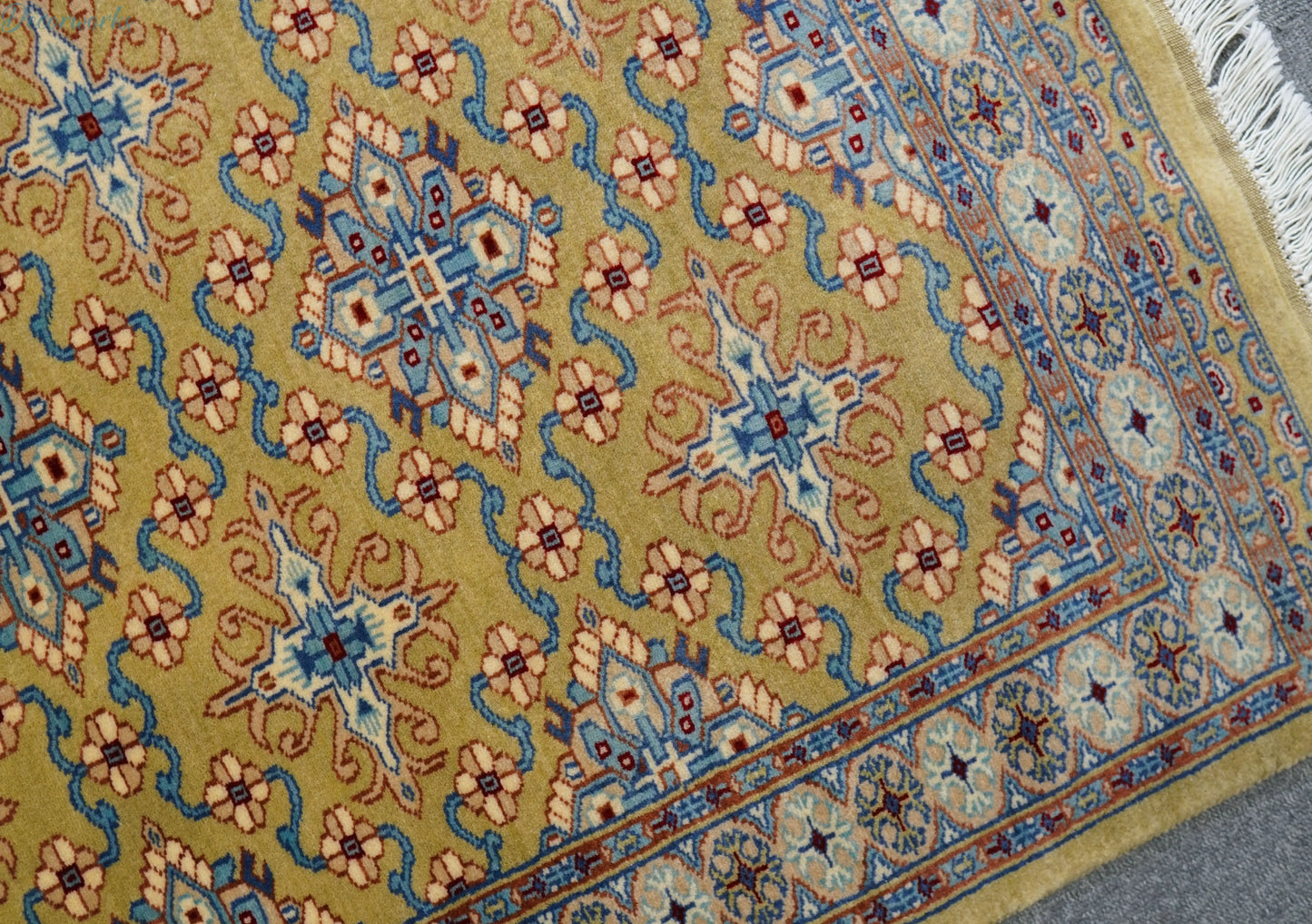 121×78cm パキスタン手織り絨毯 Decorworks