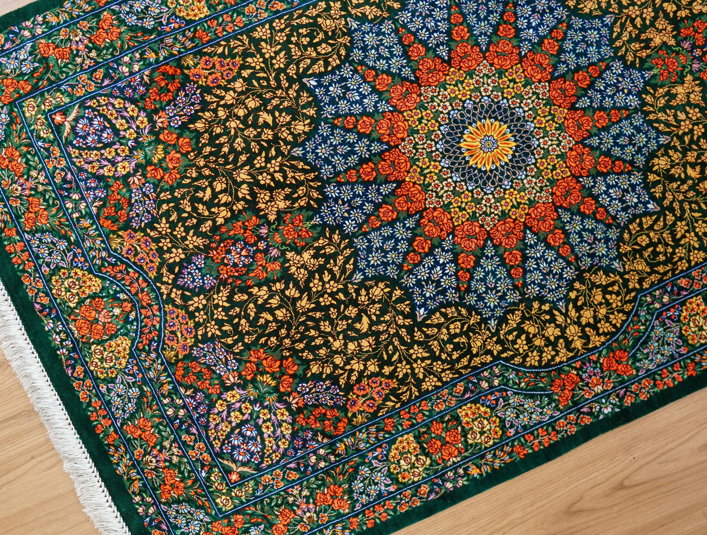 121×80cm ペルシャ絨毯 クム産 シラージ房 シルク 証明書付 Decorworks