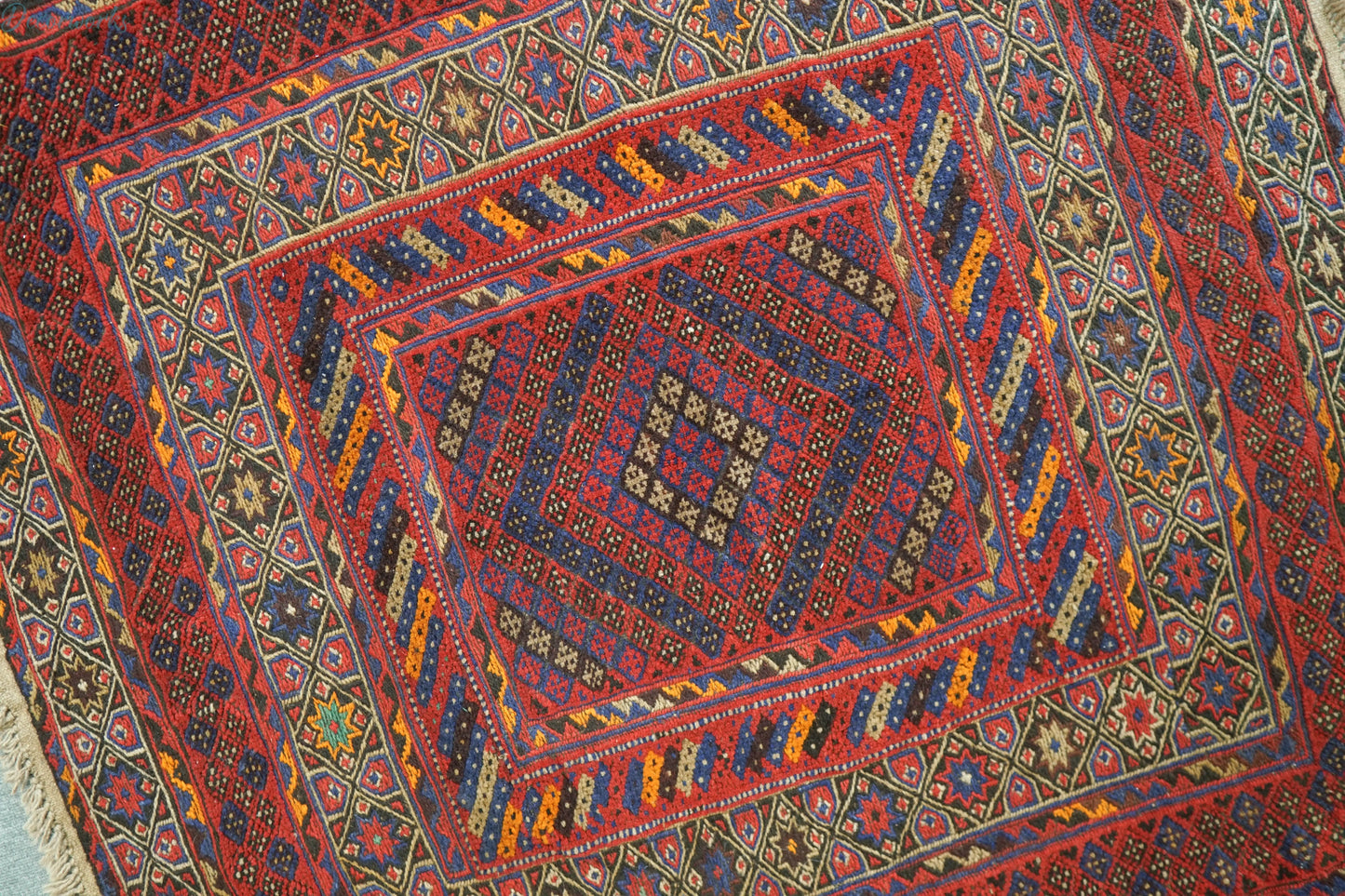 126×116cm 手織りマシュワニキリム 手織り絨毯 トライバルラグ Decorworks
