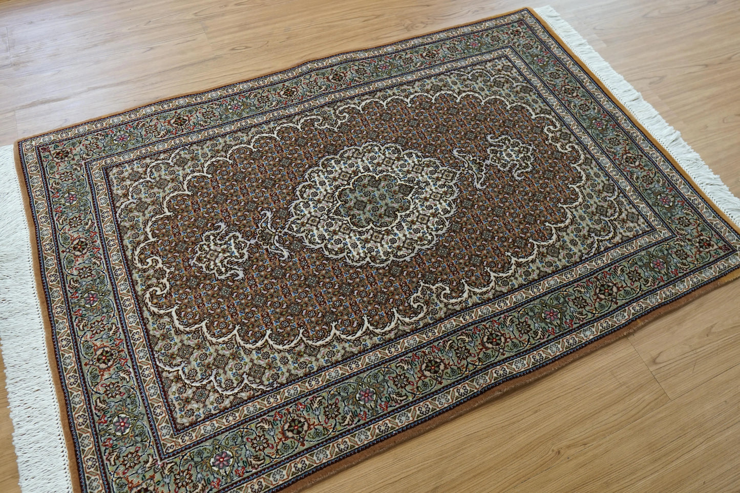 127×85cmペルシャ手織り絨毯 タブリーズ産 50RAJ Decorworks