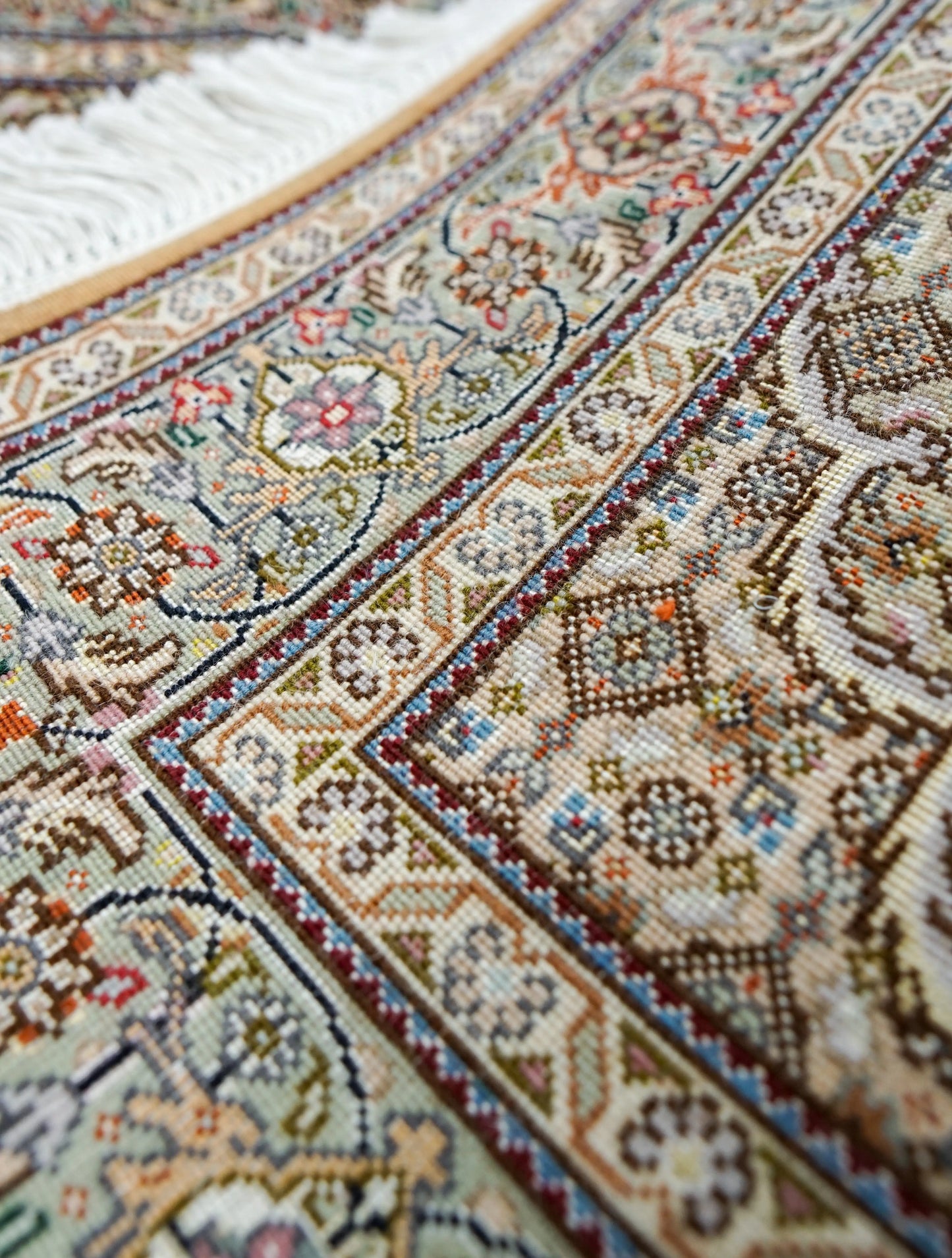 127×85cmペルシャ手織り絨毯 タブリーズ産 50RAJ Decorworks