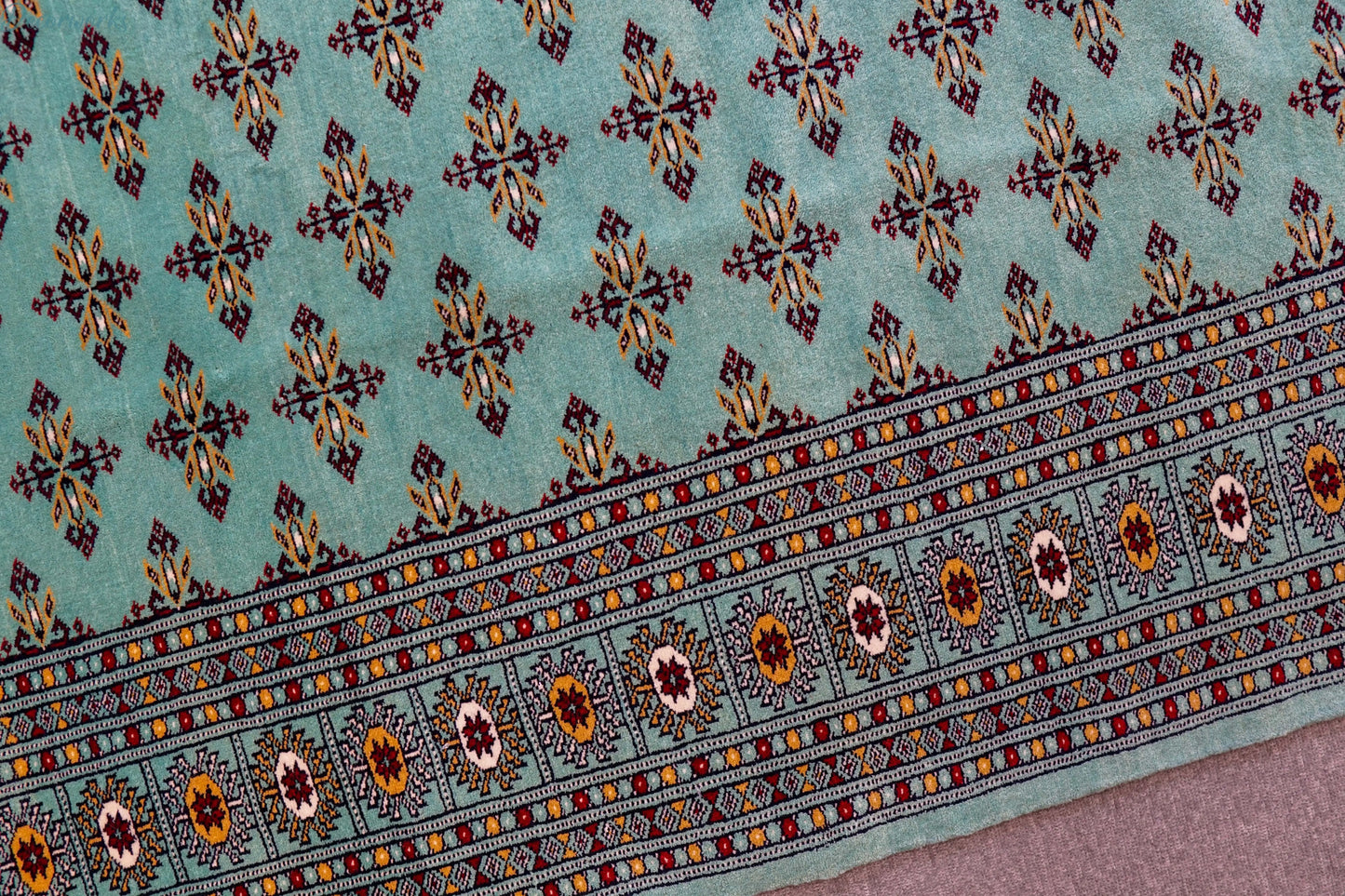 180×129cm パキスタン手織り絨毯 Decorworks