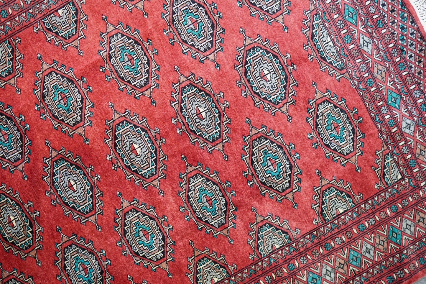 200×126cm【パキスタン手織り絨毯】 Decorworks