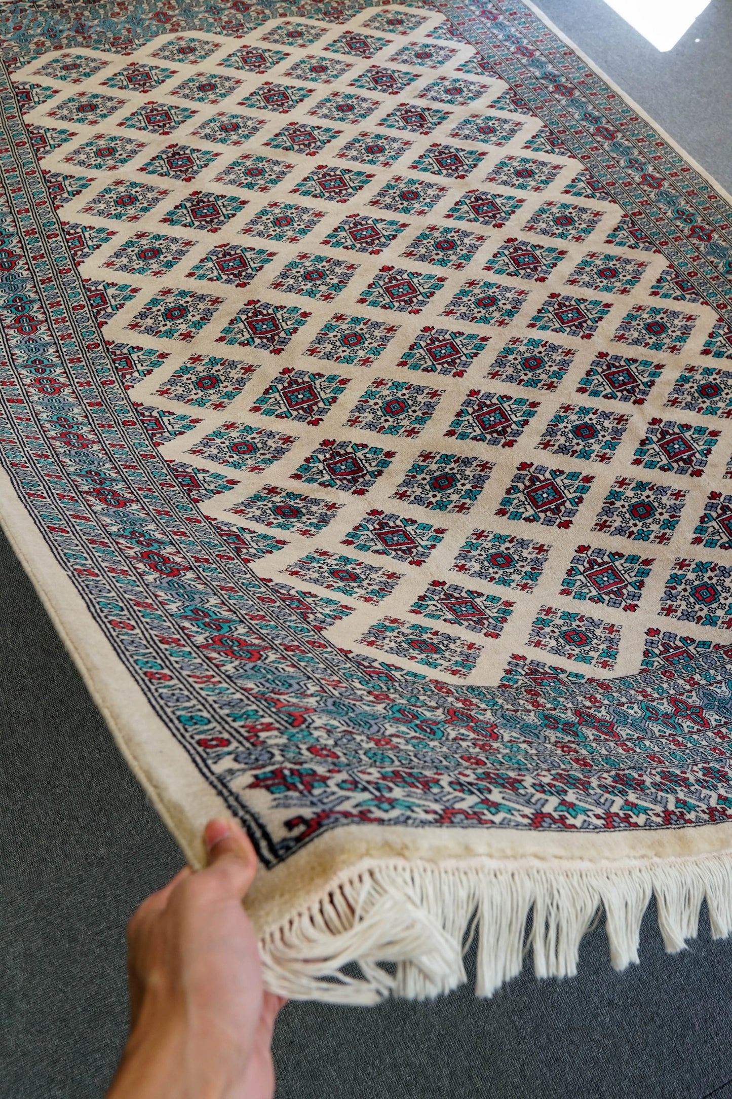236×164cm パキスタン手織り絨毯 Decorworks