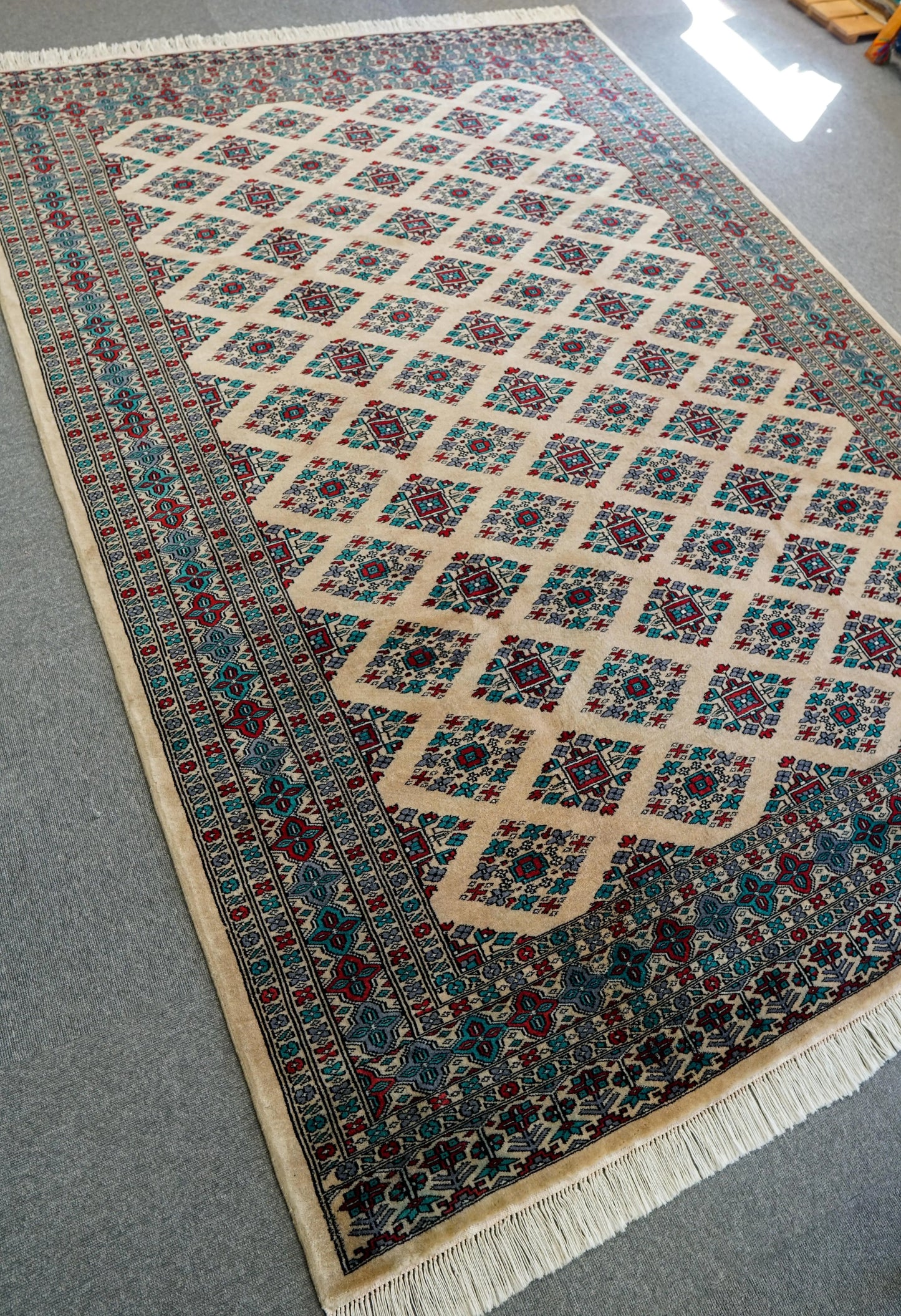 236×164cm パキスタン手織り絨毯 Decorworks