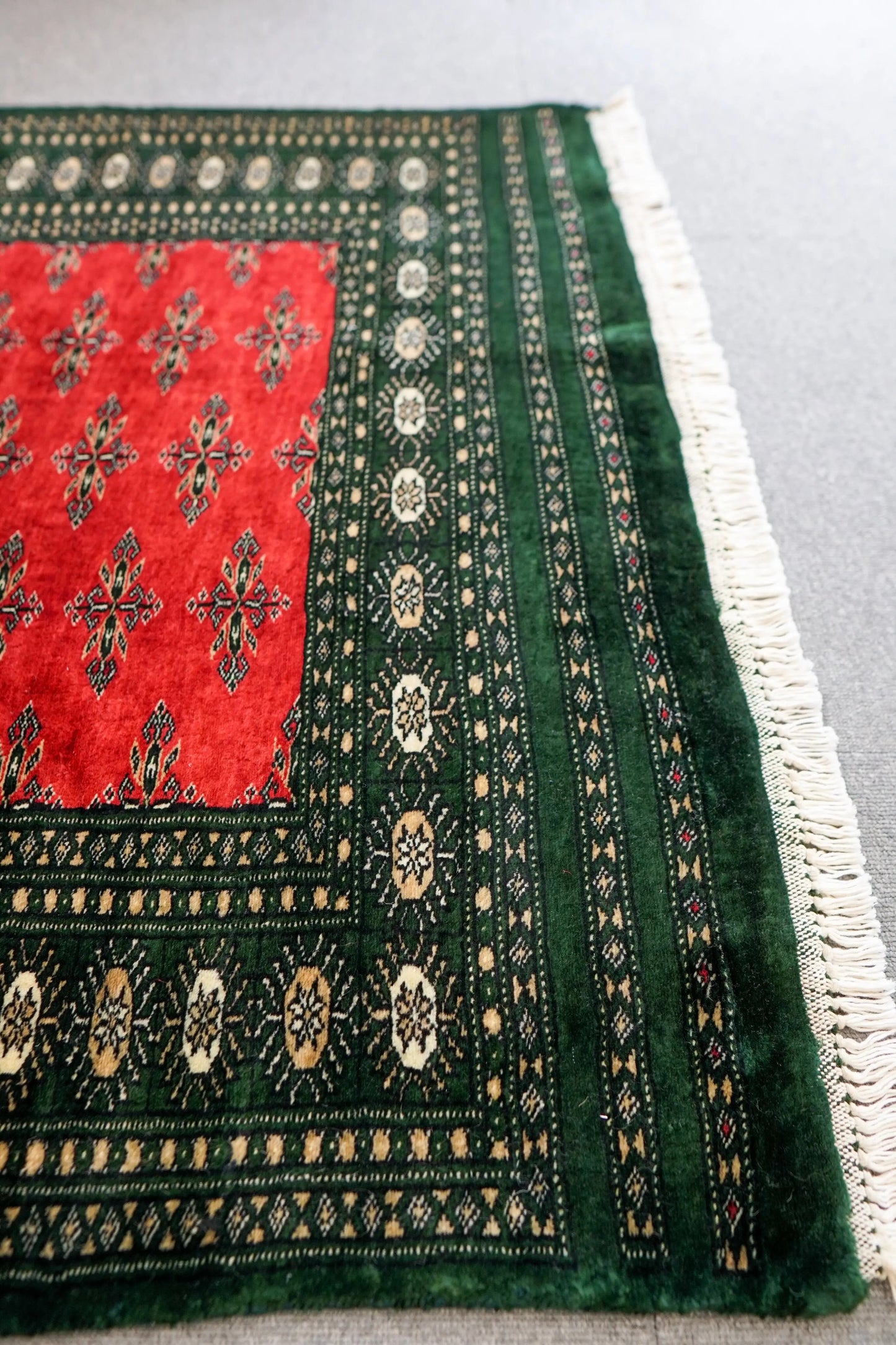 143×92cm パキスタン手織り絨毯 Decorworks