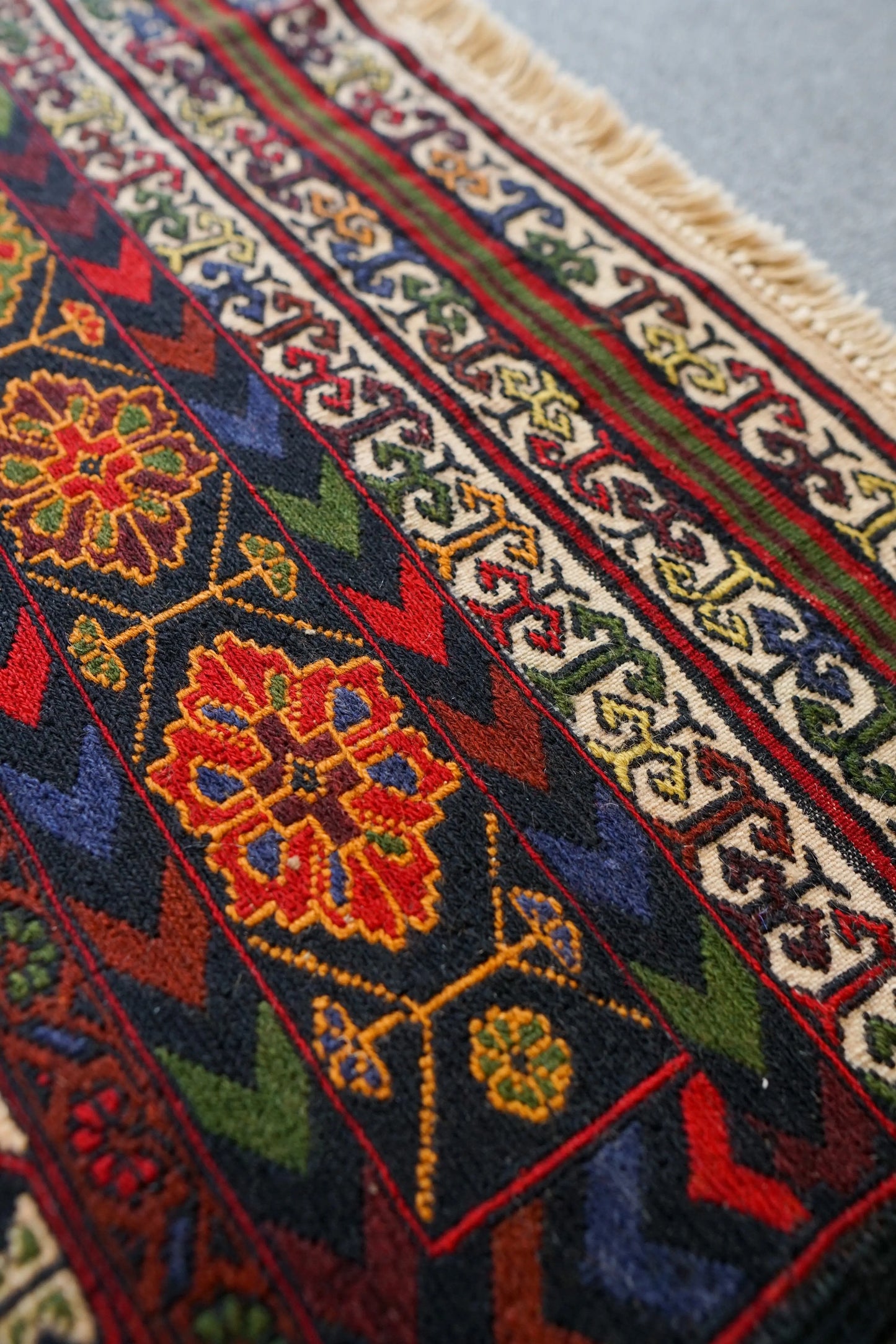 138×89cm ペルシャ手織りキリム シルジャン産 ソマック織り Decorworks