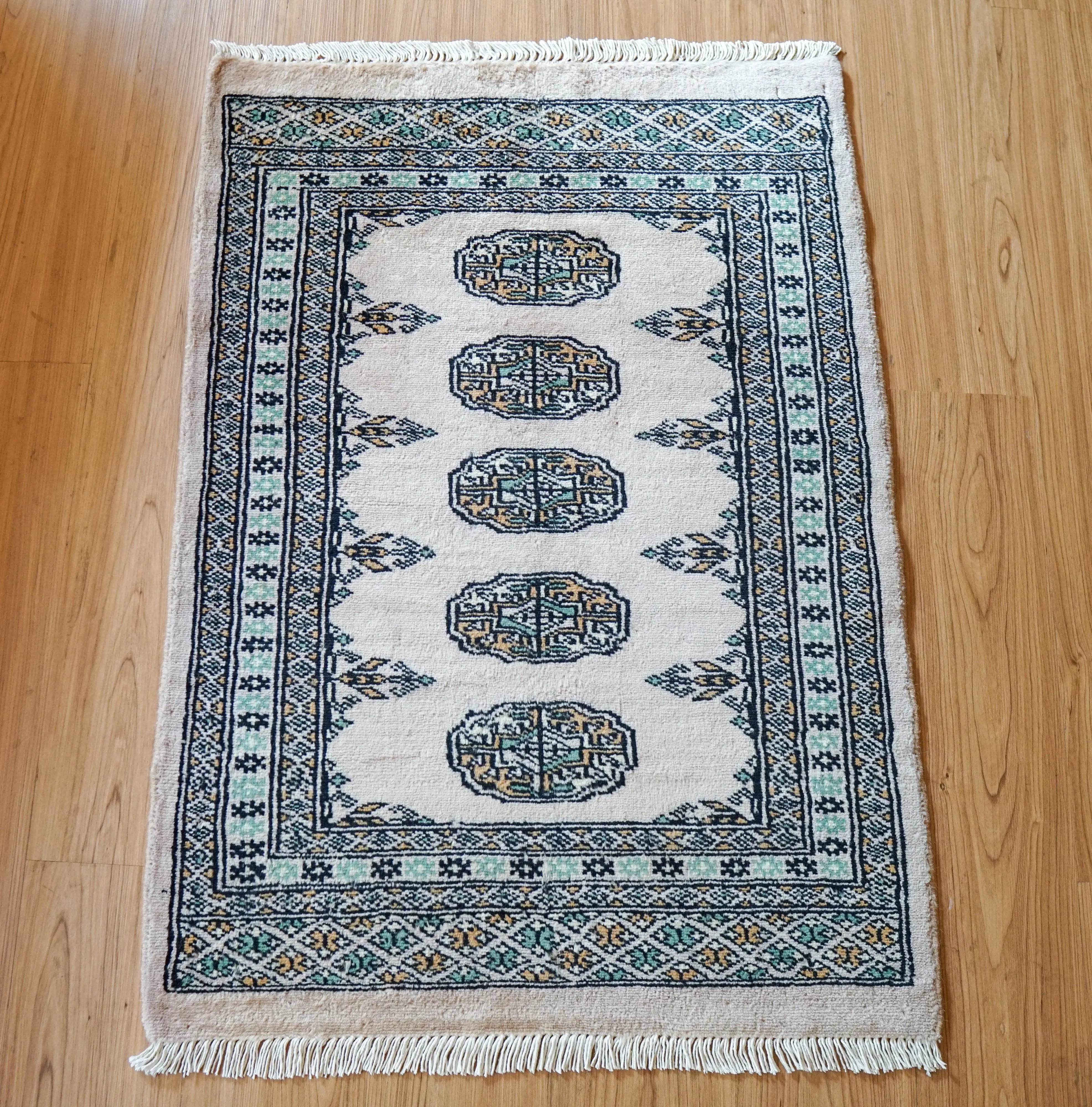 パキスタン手織り絨毯 94×65cm 高品質ウール使用廊下や玄関に最適な