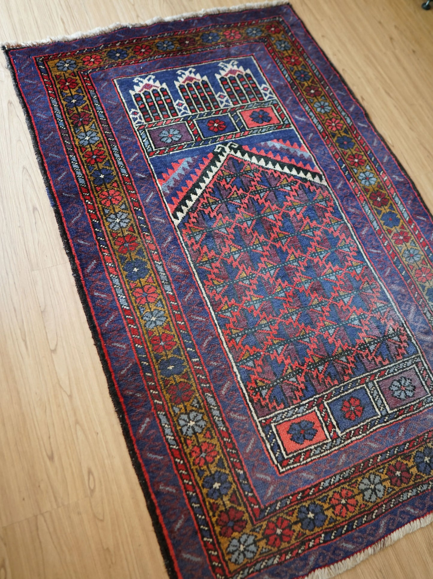 手織りペルシャ絨毯 バルーチ族製 Prayer Rug ヴィンテージ トライバルラグ 141×89cm Decorworks