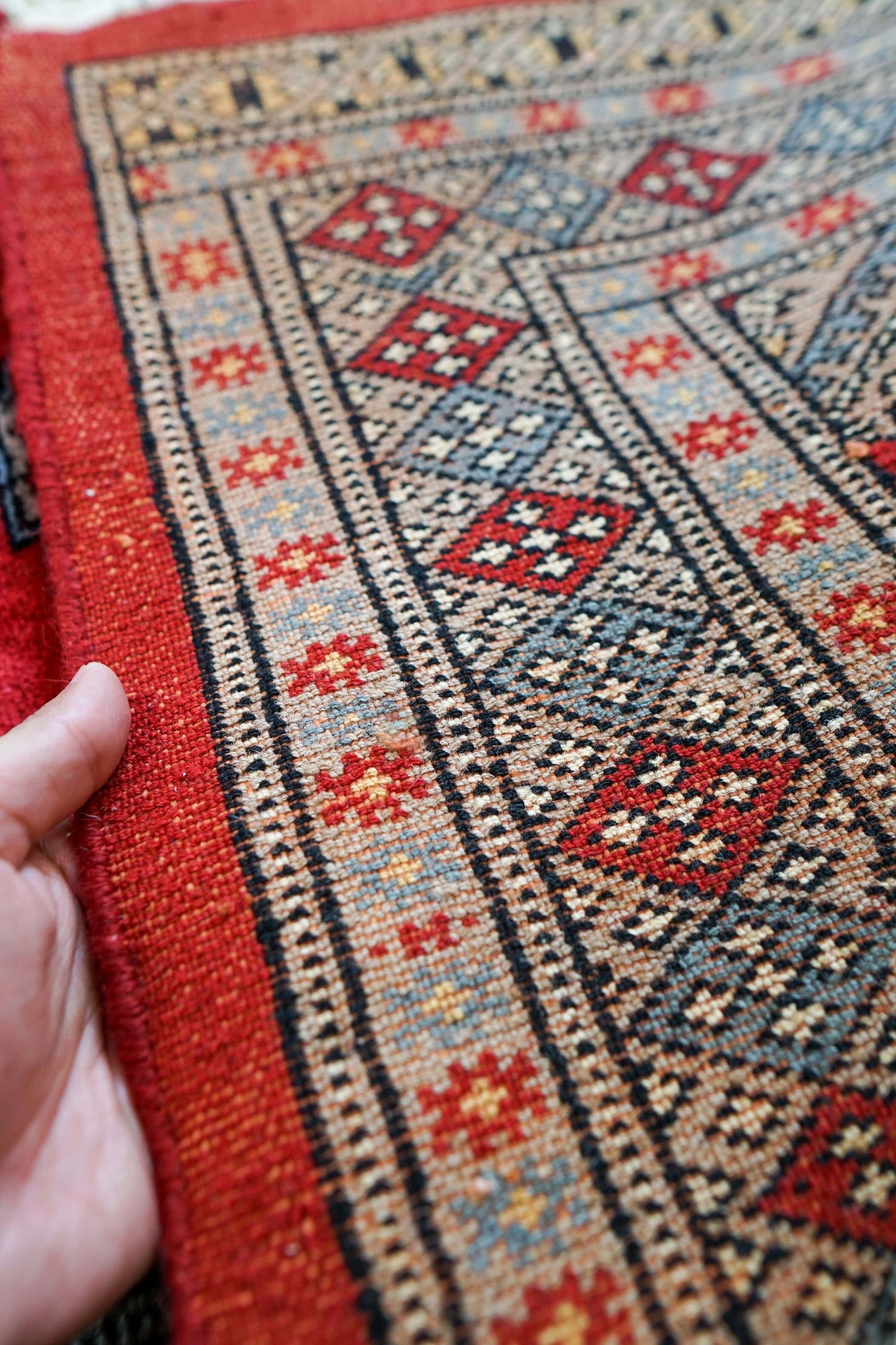 183×126cm パキスタン手織り絨毯