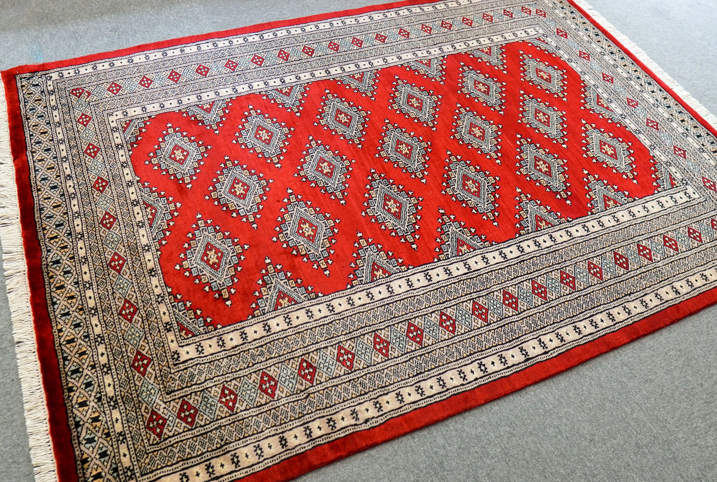 177×130cm パキスタン手織り絨毯 Decorworks