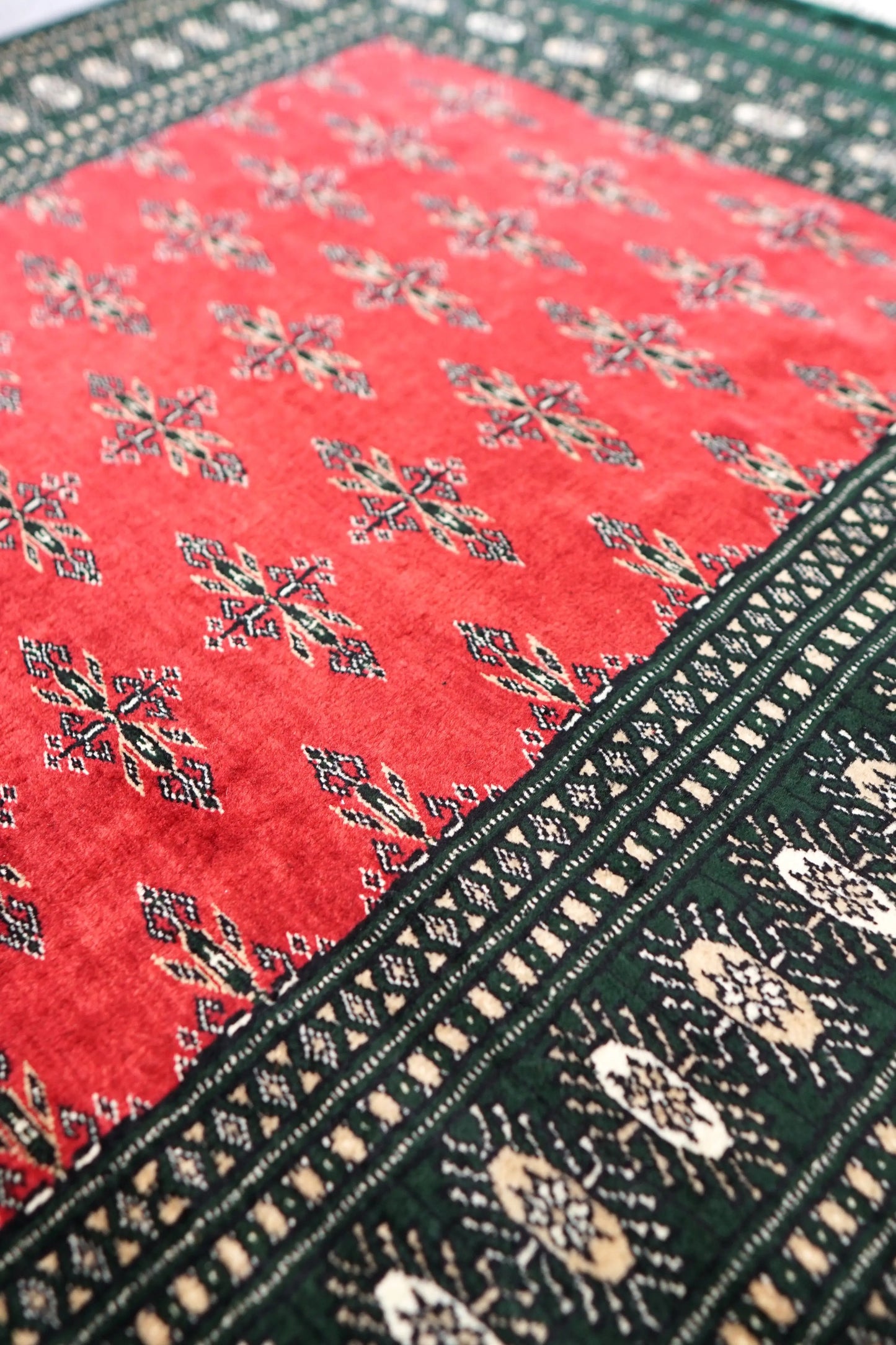 143×92cm パキスタン手織り絨毯 Decorworks