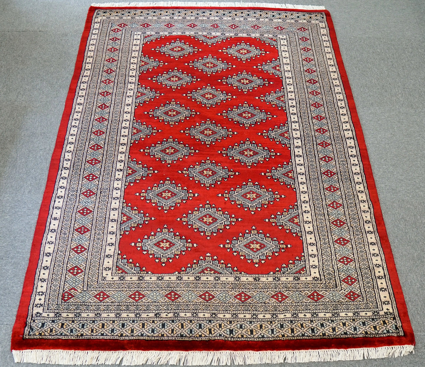 177×130cm パキスタン手織り絨毯 Decorworks