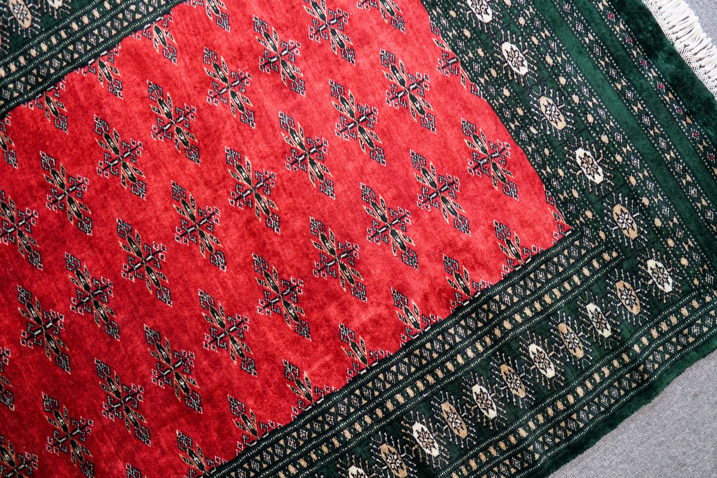 143×92cm パキスタン手織り絨毯 Decorworks