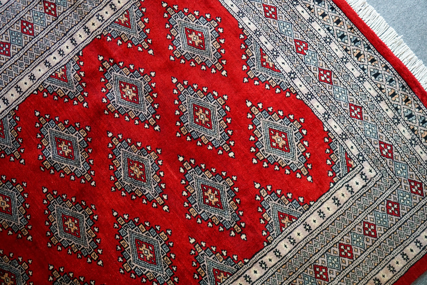 177×130cm パキスタン手織り絨毯 Decorworks