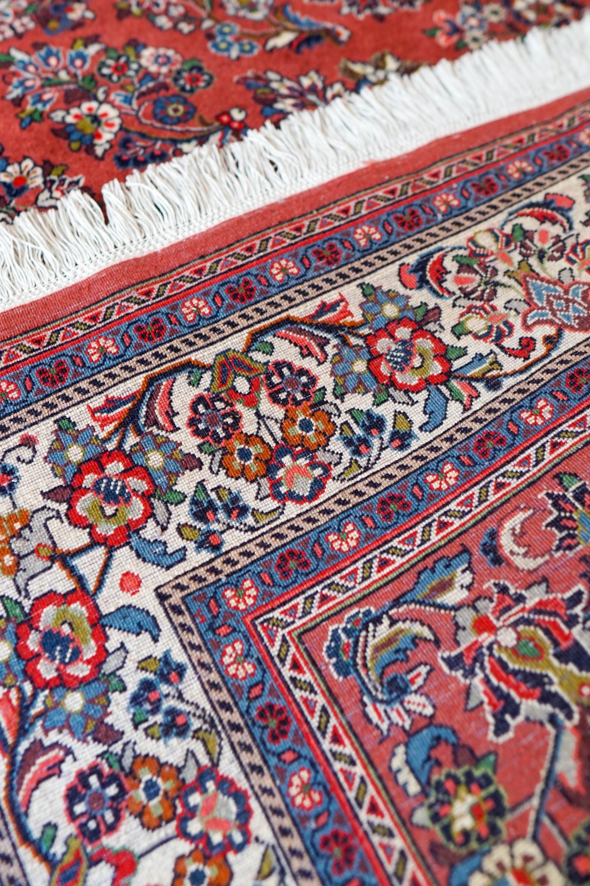 ペルシャ絨毯 サルーク産 210×152cm|Fine Quality・細密な花文様の手織り絨毯
