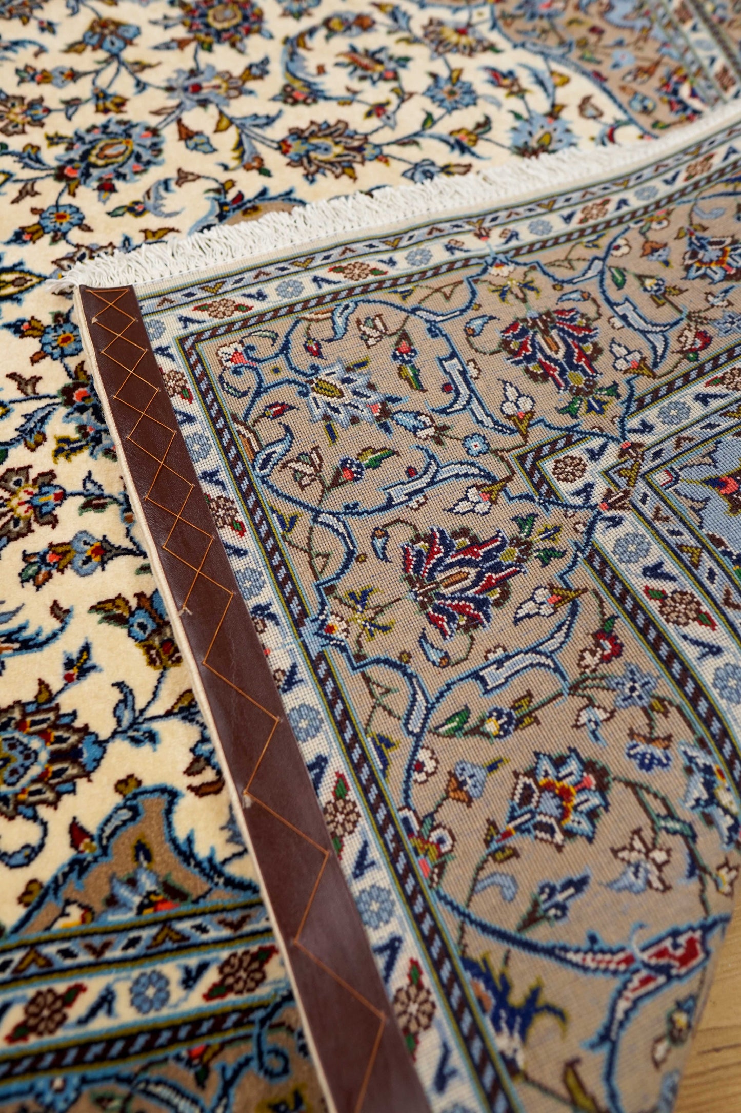 ペルシャ絨毯 カシャーン産 226×152cm (カシャン)|伝統メダリオンデザイン・上品なアイボリー×ブルー