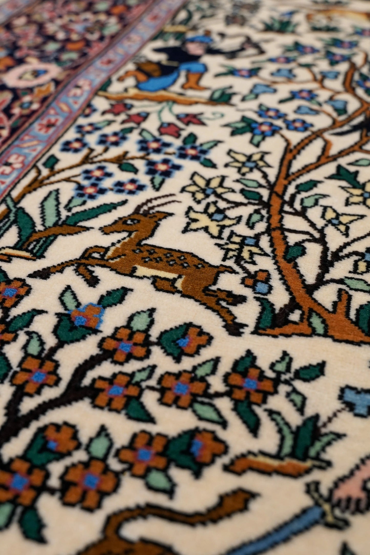 218×140cm パキスタン手織り絨毯 Decorworks