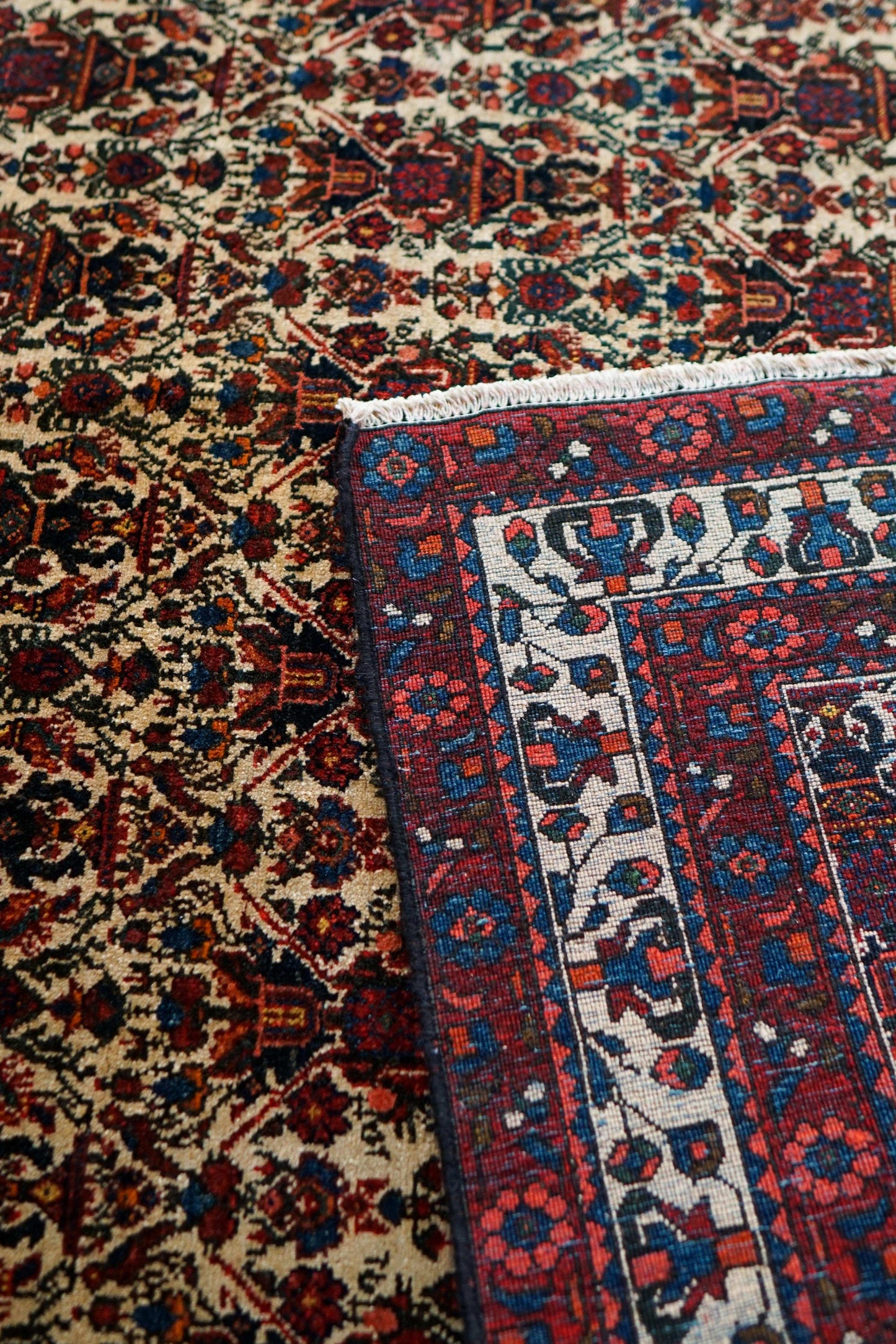 ペルシャ絨毯 バクティアリ 192×142cm|花瓶と鳥文様