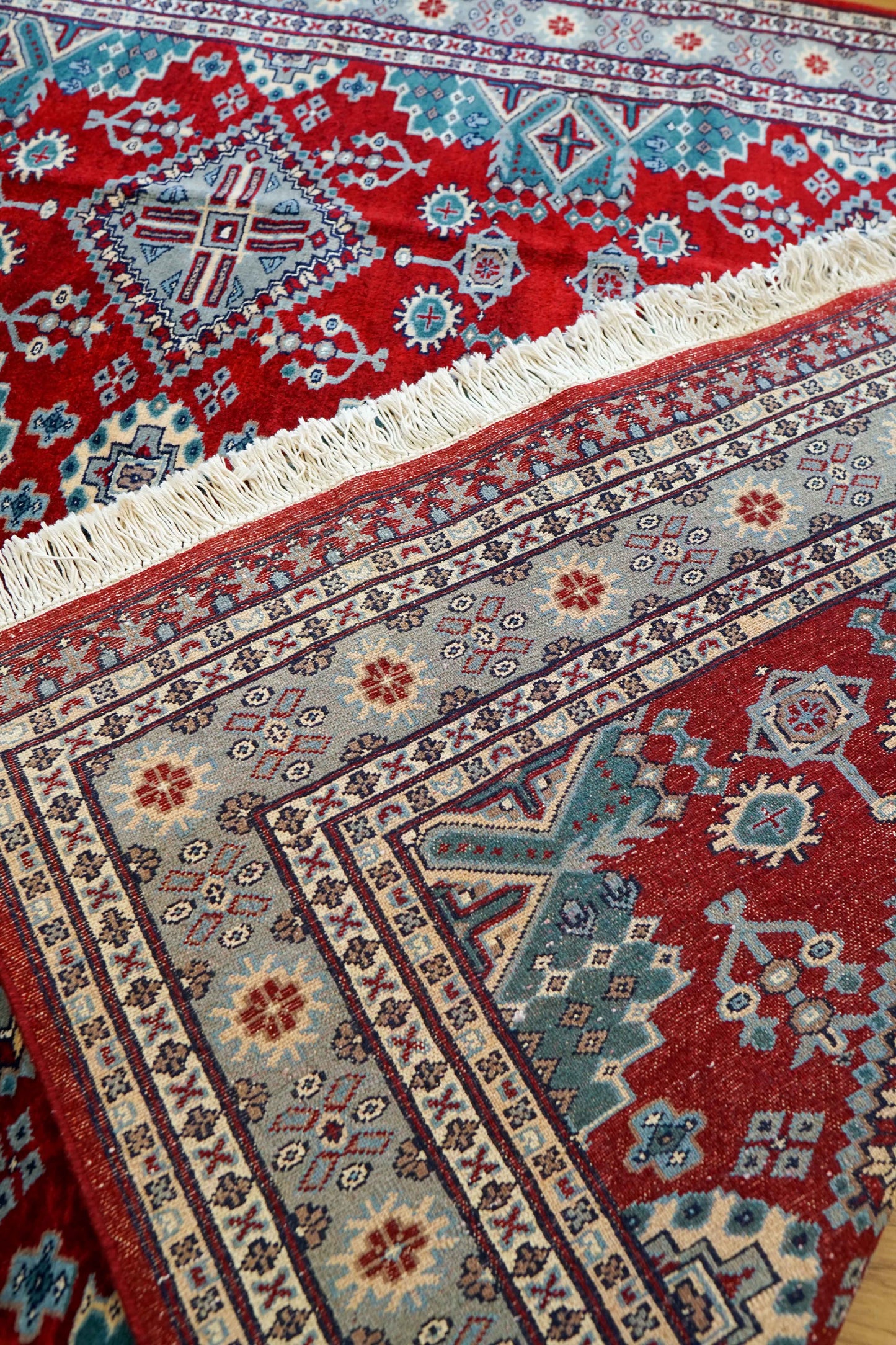 パキスタン手織り絨毯 239×172cm|高密度ウールラグ ニュージーランドウール×シルク使用 リビングサイズ