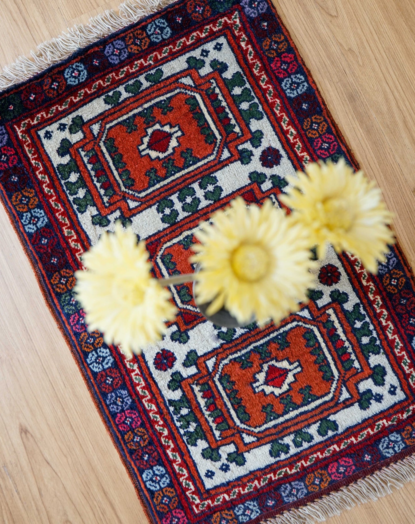 アフガニスタン手織り絨毯 カールモハメディ 54×42cm|ミニラグ・玄関マットサイズ トライバルラグ