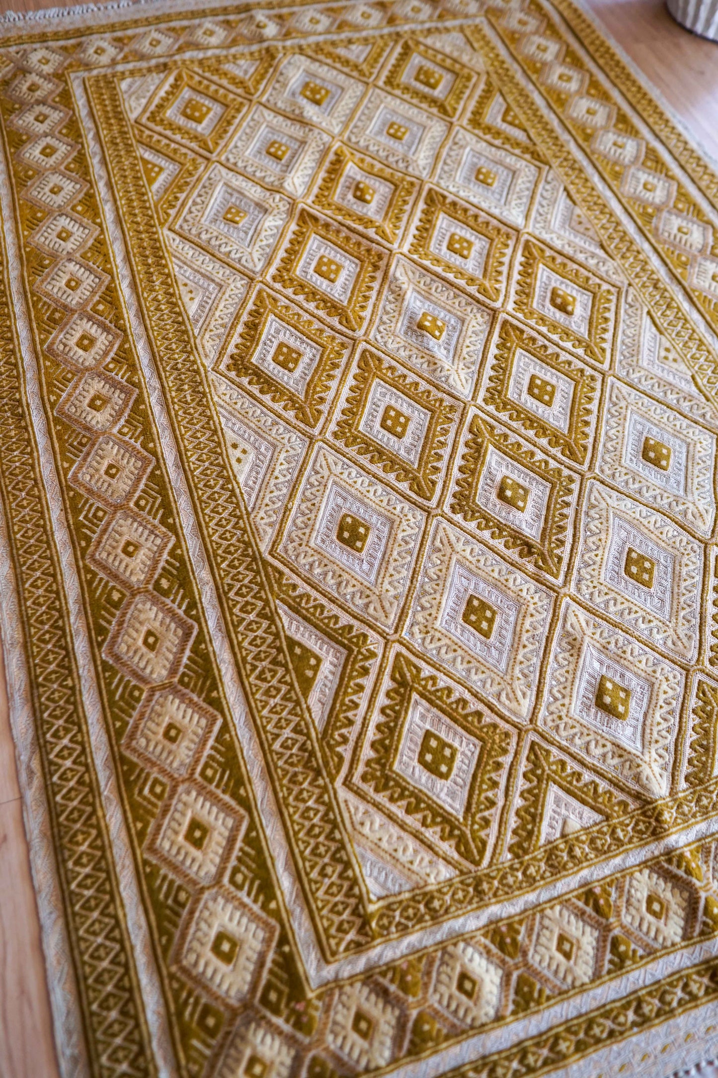 アフガニスタン 手織りマシュワニキリム 160×108cmファインクオリティ 緻密織りトライバルラグ