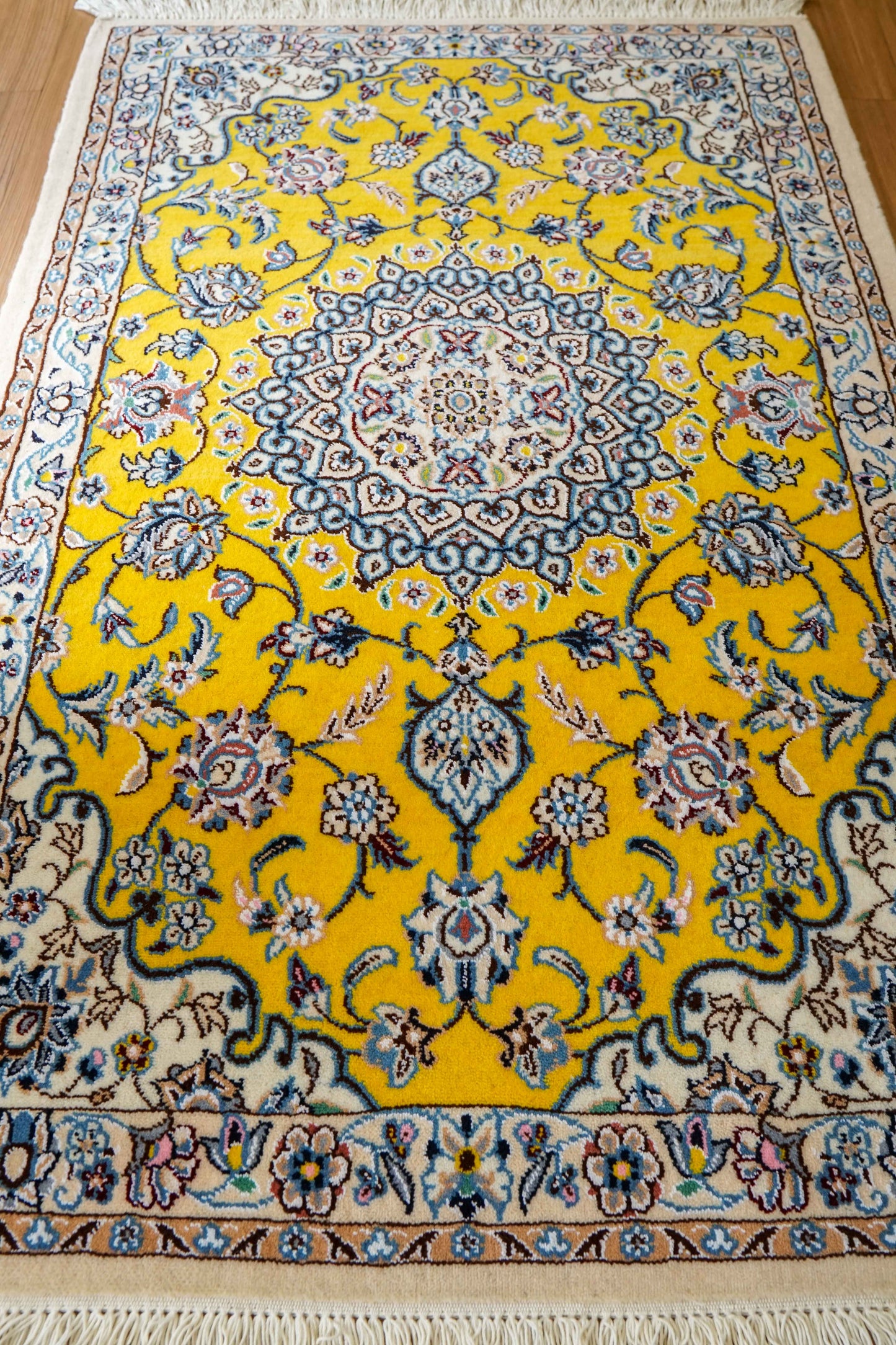 手織りペルシャ絨毯 ナイン産 120×80cm