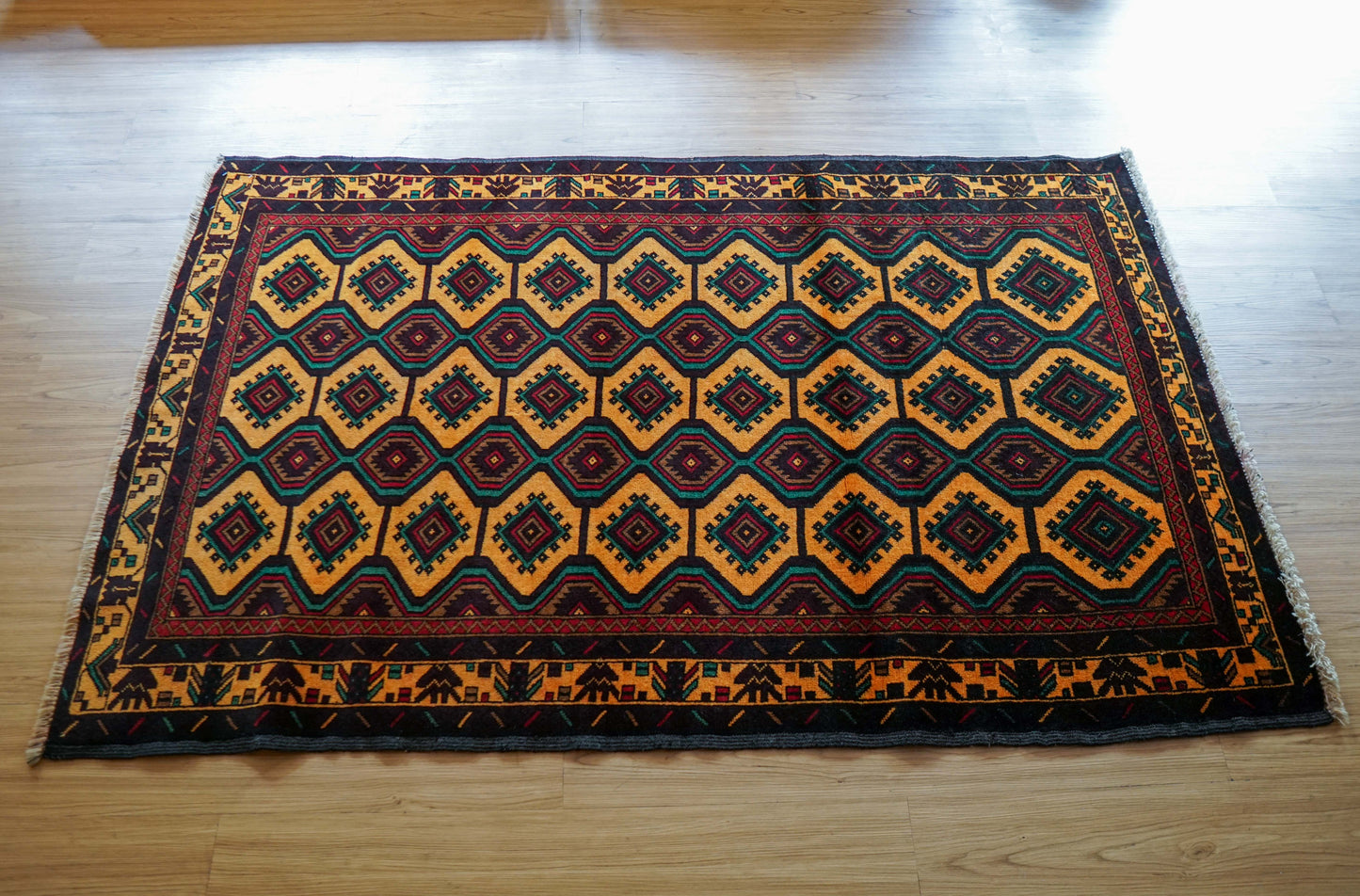 ペルシャ トライバルラグ(トルクメン族)180×113cm