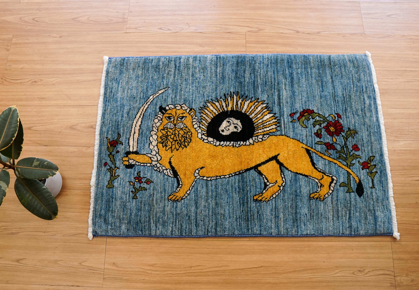 手織りペルシャ絨毯 カシュクリギャッベ リズバフト 98×66cm|ライオンと太陽の文様・ブルー背景ギャベ