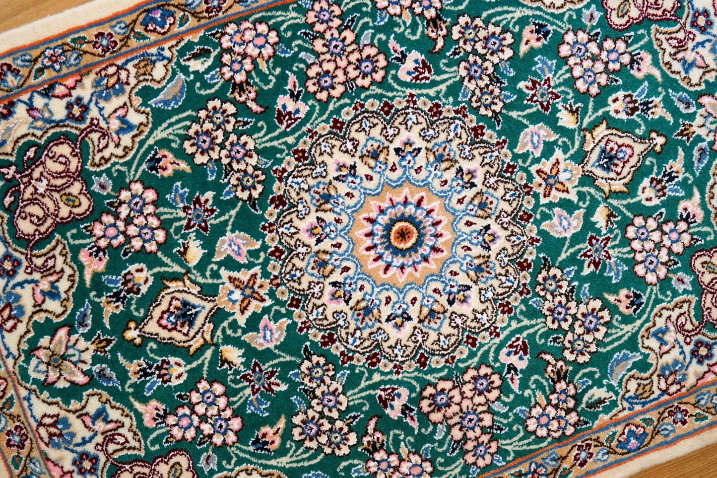 ペルシャ絨毯 ナイン産 手織り 90×63cm|グリーンメダリオンデザイン 玄関マットサイズ