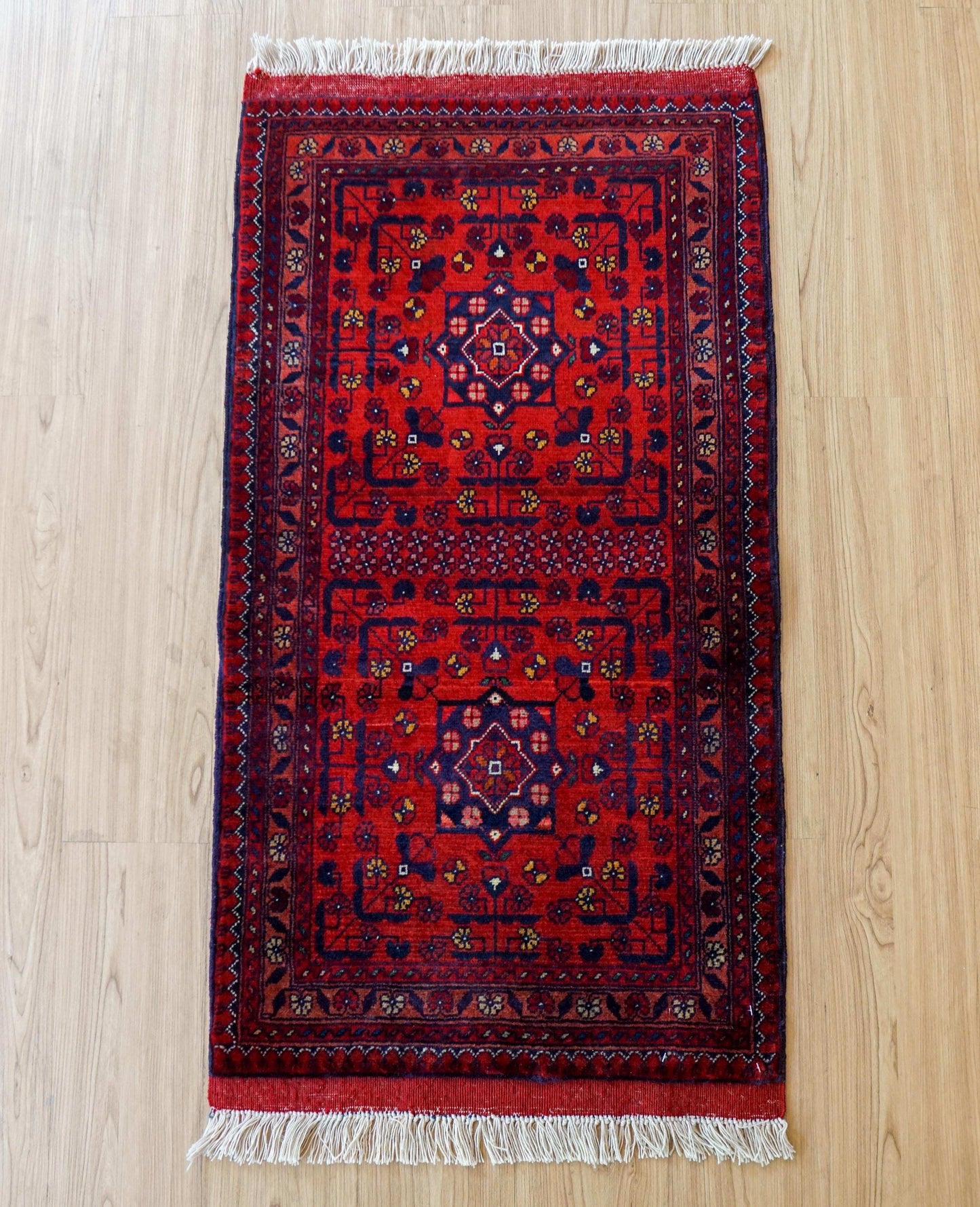 アフガニスタン手織り絨毯 カールモハメディ109×57cm|深紅ギュル文様 トライバルラグ