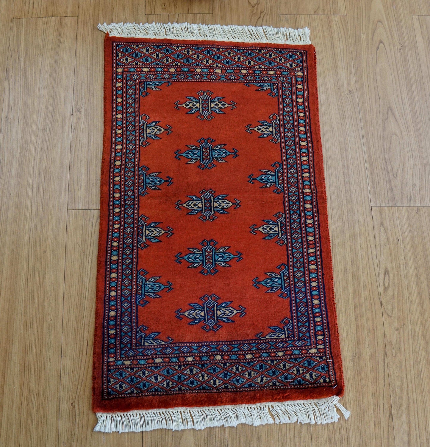 パキスタン手織り絨毯 バタフライモチーフラグ 77×45cm