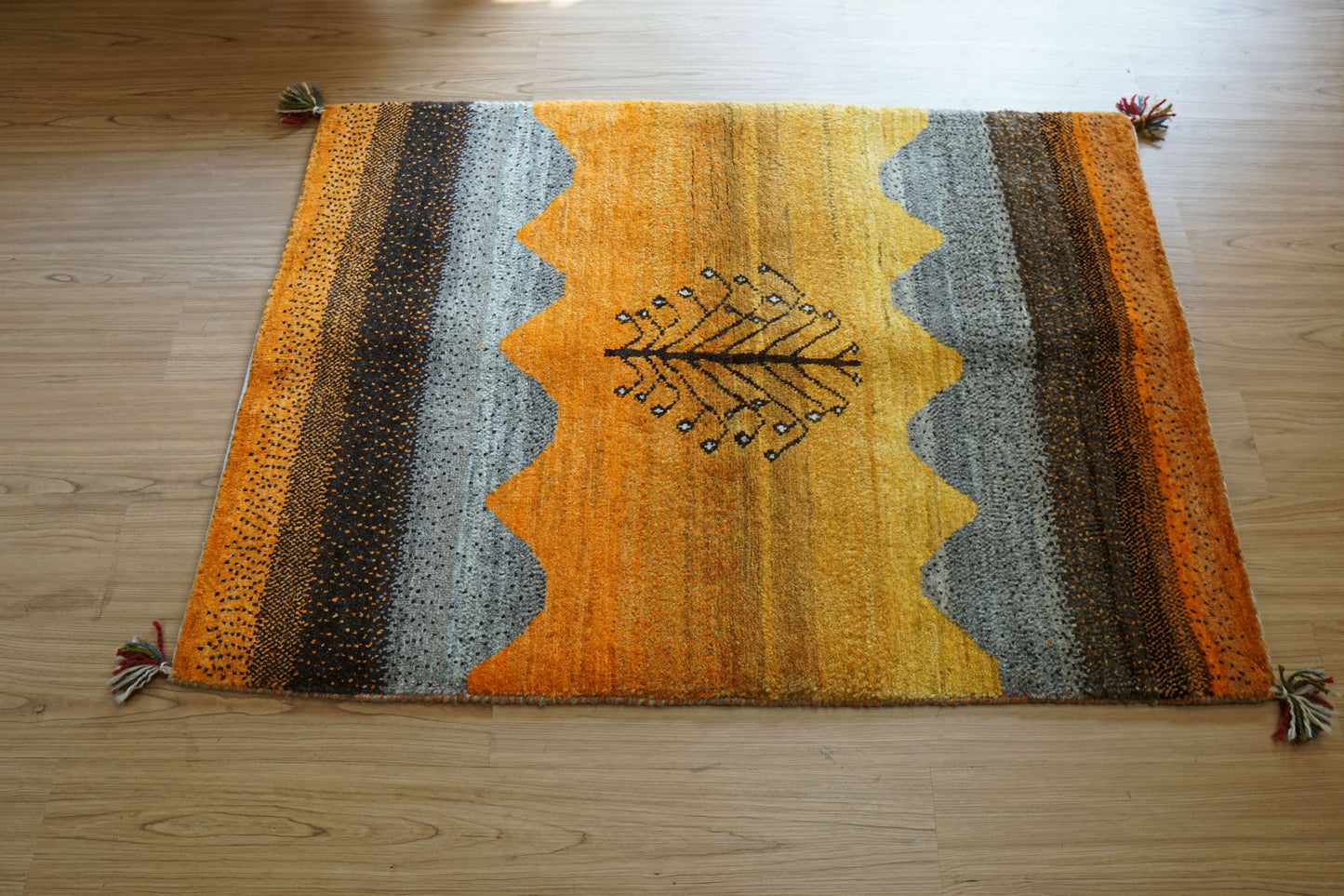 Collection ペルシャ手織り絨毯 カシュクリギャッベ (リーズバフト) 118×84cm 山と生命の樹デザイン ウールラグ