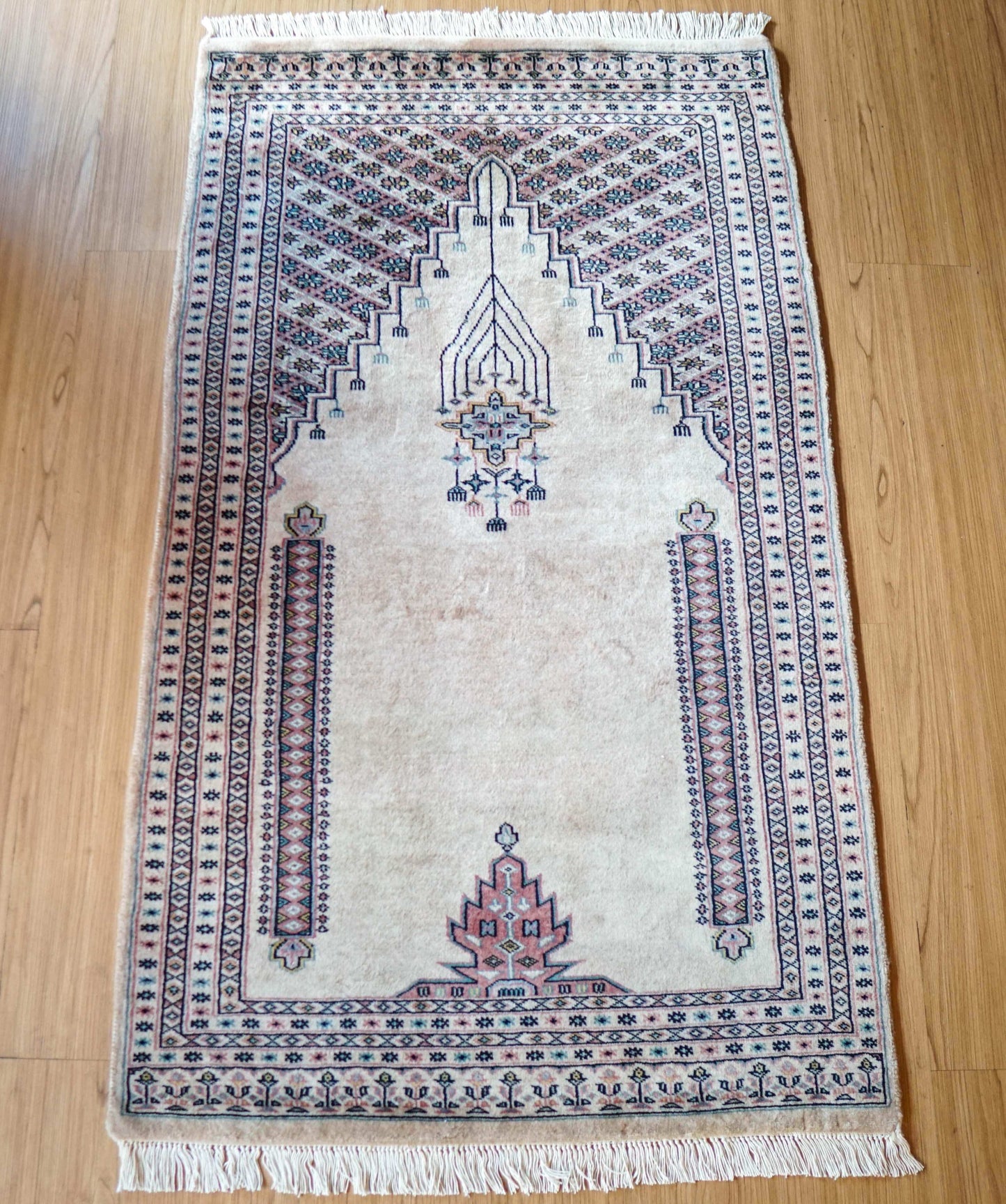 パキスタン手織り絨毯 ミフラーブデザイン 130×75cm