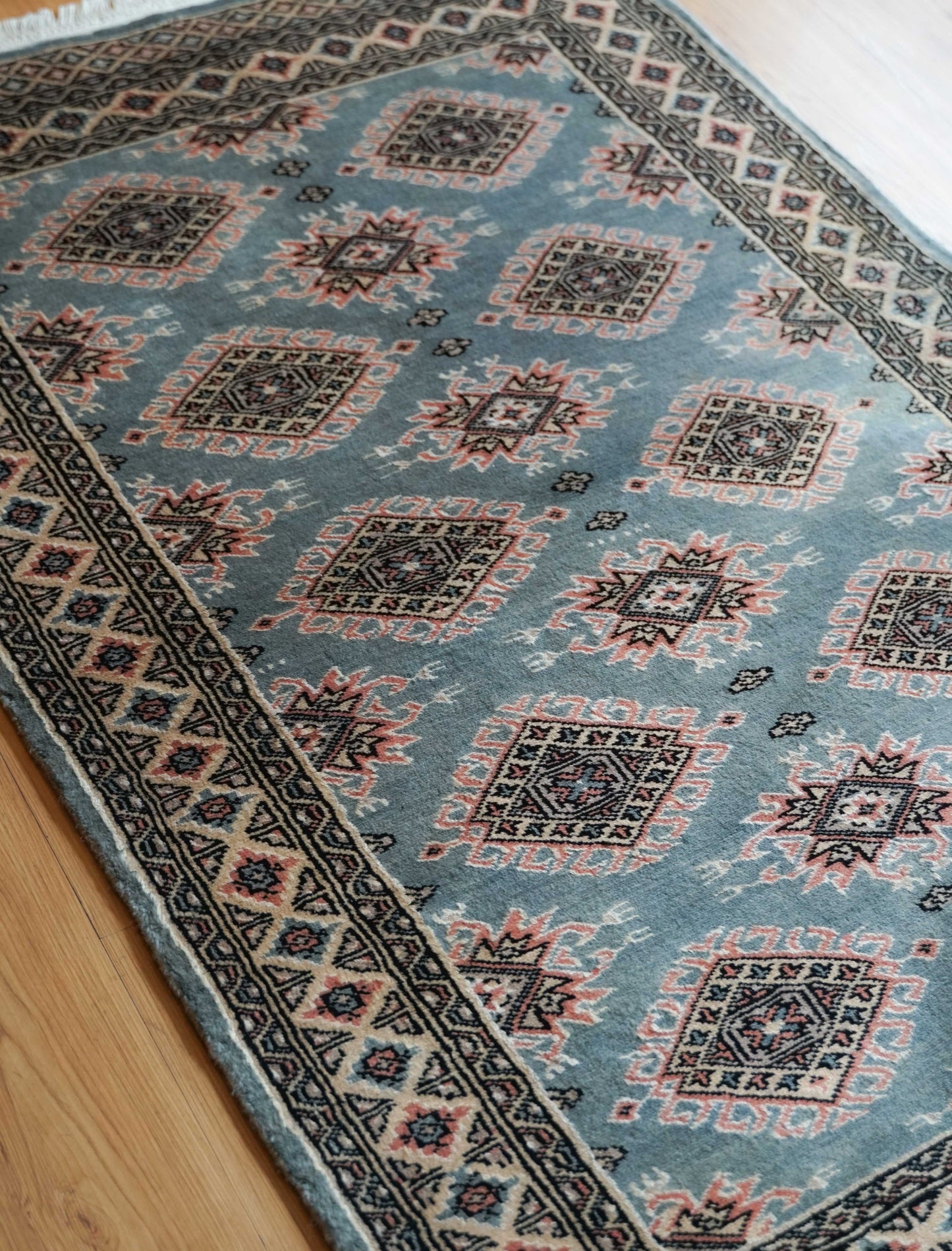 パキスタン手織り絨毯 144×92cm