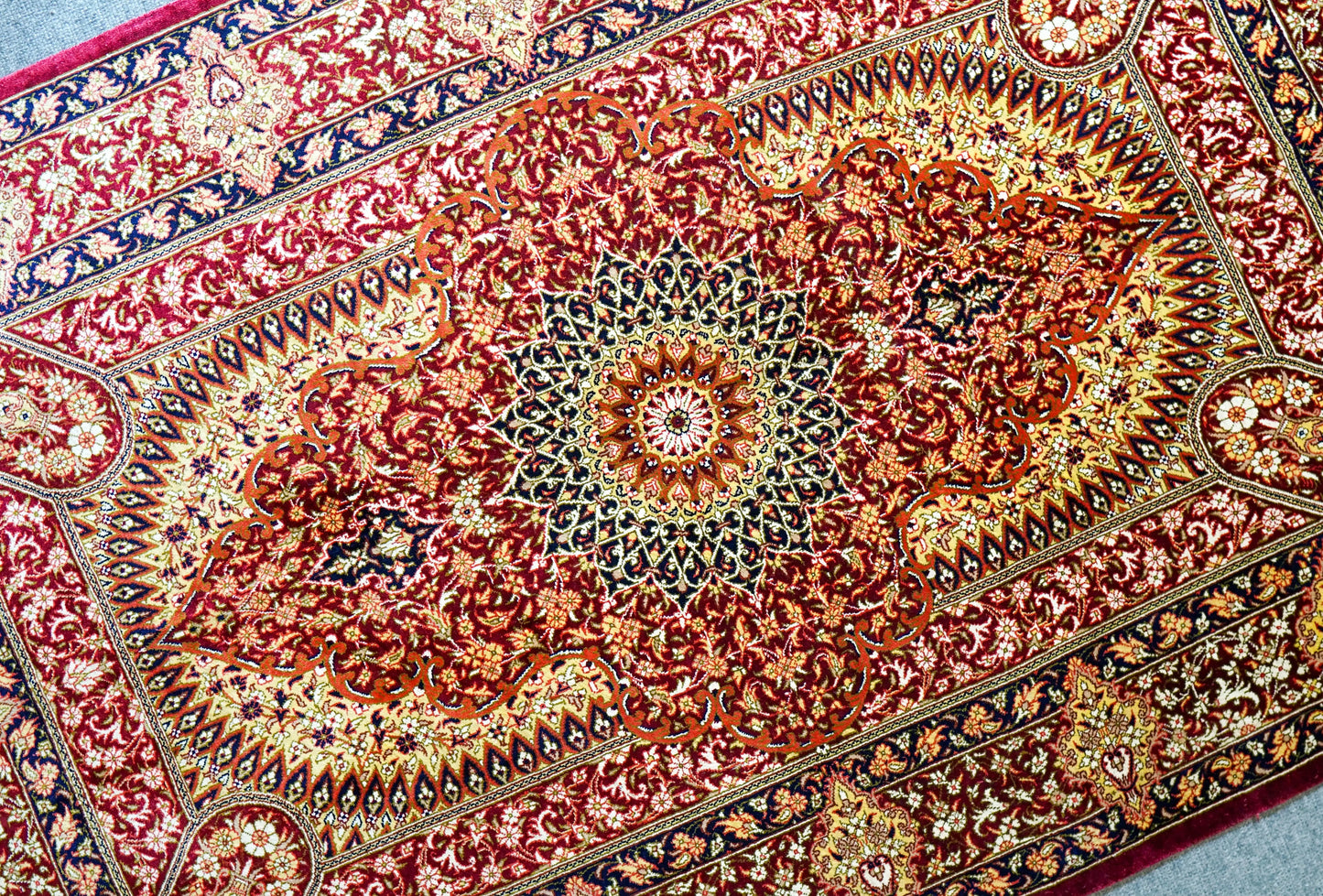 125×81cm ペルシャ絨毯 クム産 モハメドジャムシェヂ房 シルク 100% 証明書付 Decorworks