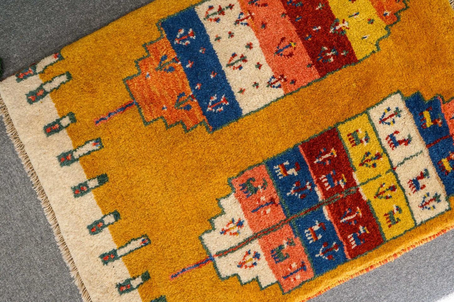 89×66cm 【ペルシャ絨毯 手織りギャッベ】 Decorworks