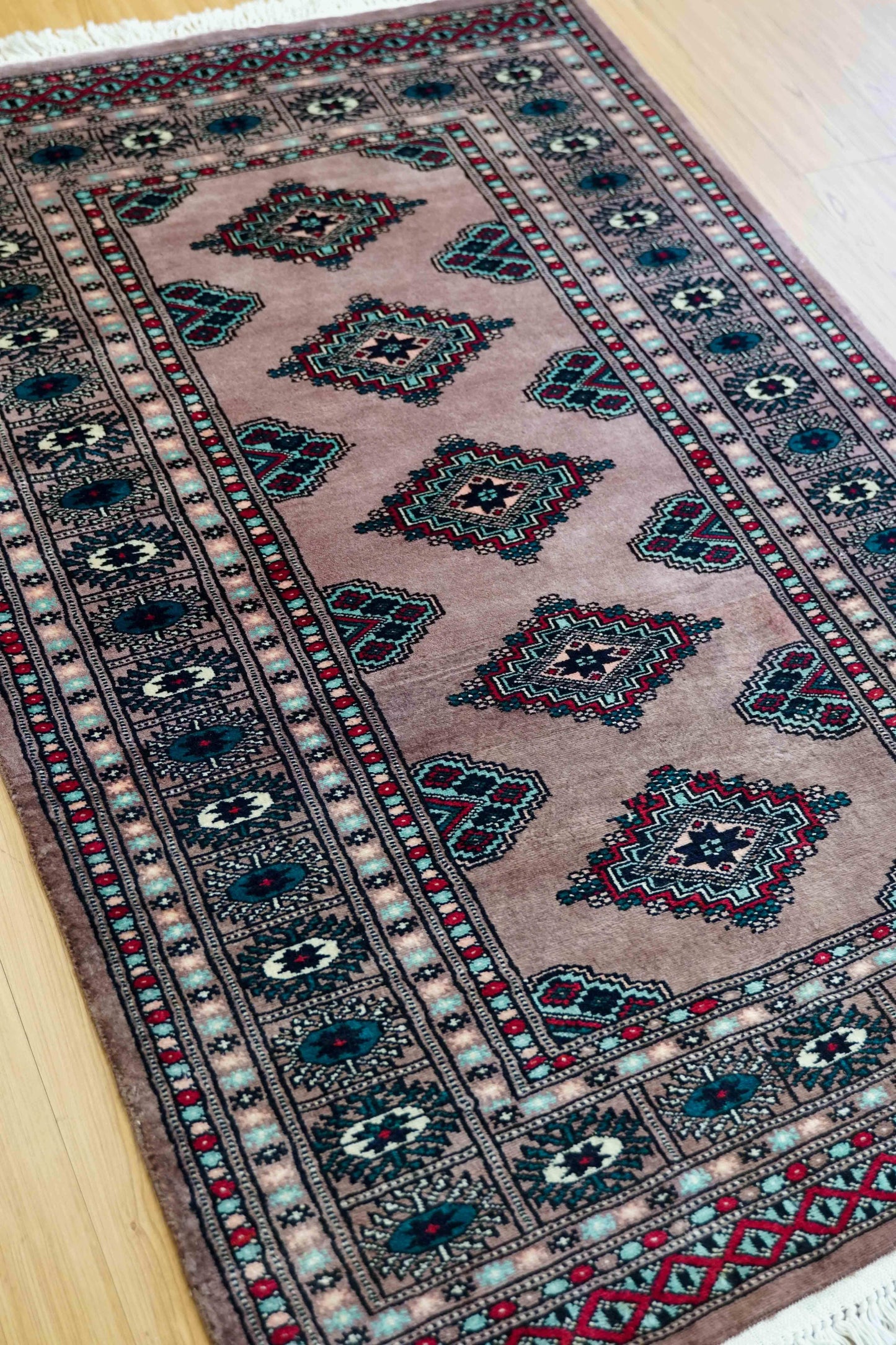 パキスタン手織り絨毯 147×76cm|ニュージーランド産ウール使用 上質ウーステッドウール トライバルデザイン