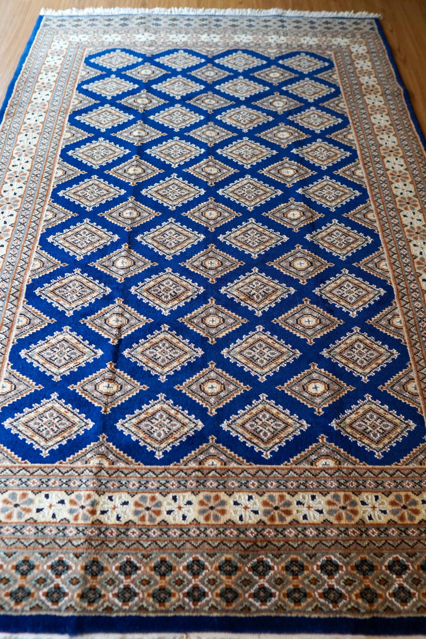 パキスタン手織り絨毯 185×126cm . トライバルラグ