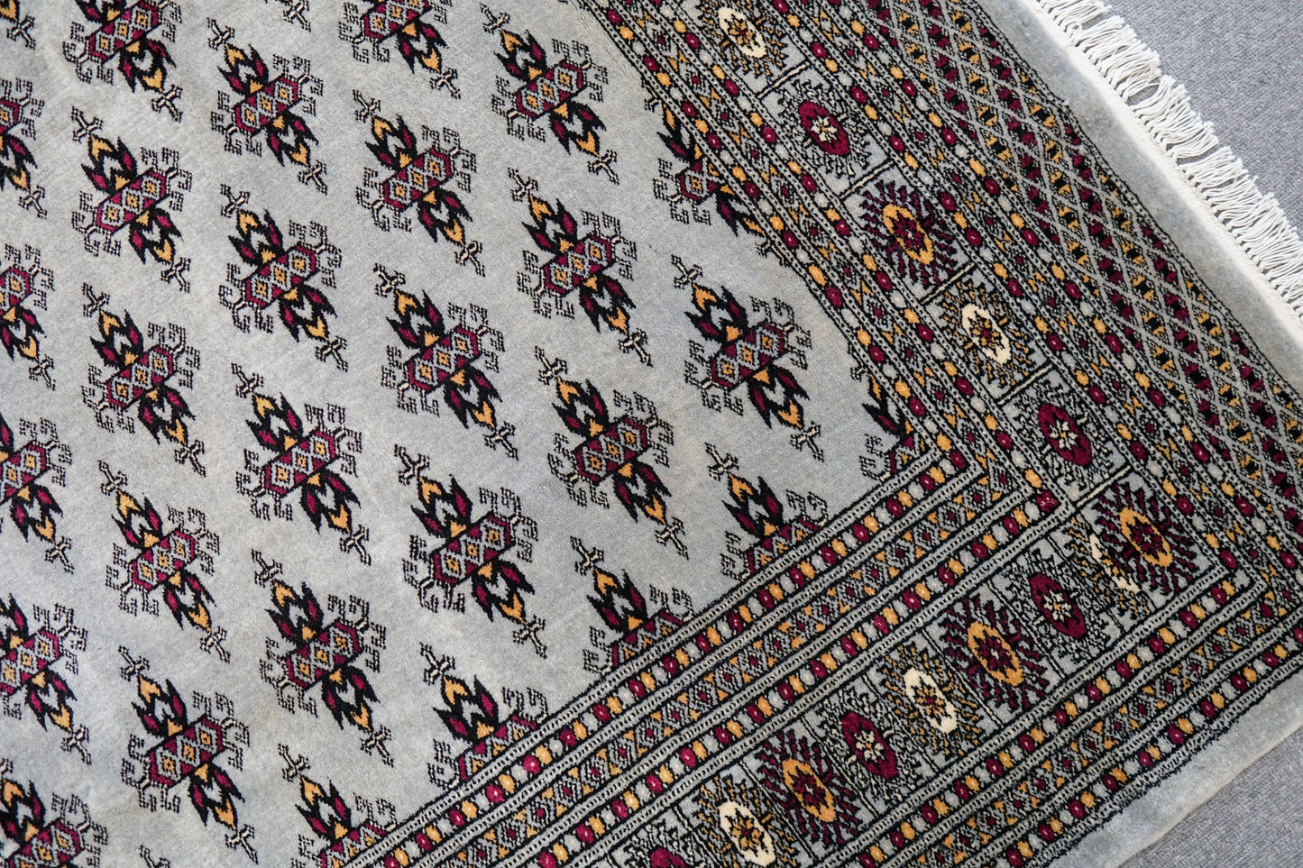 184×132cm パキスタン手織り絨毯 Decorworks