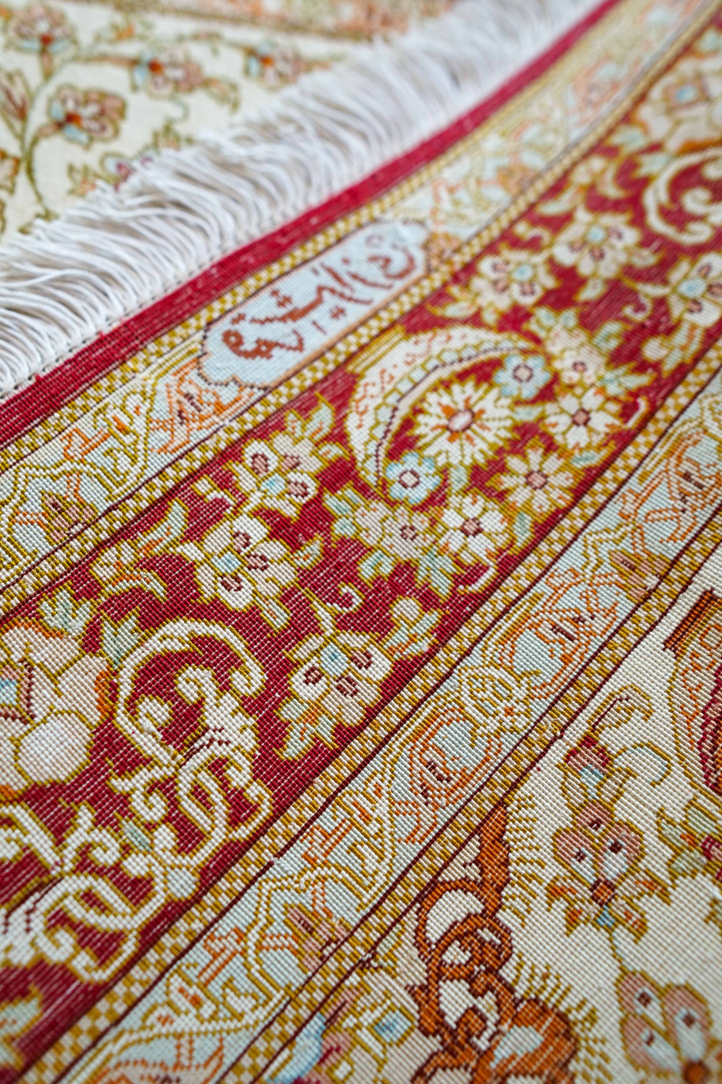 ペルシャ手織り絨毯 クム産 シルク100% シラージ工房 147×97cm