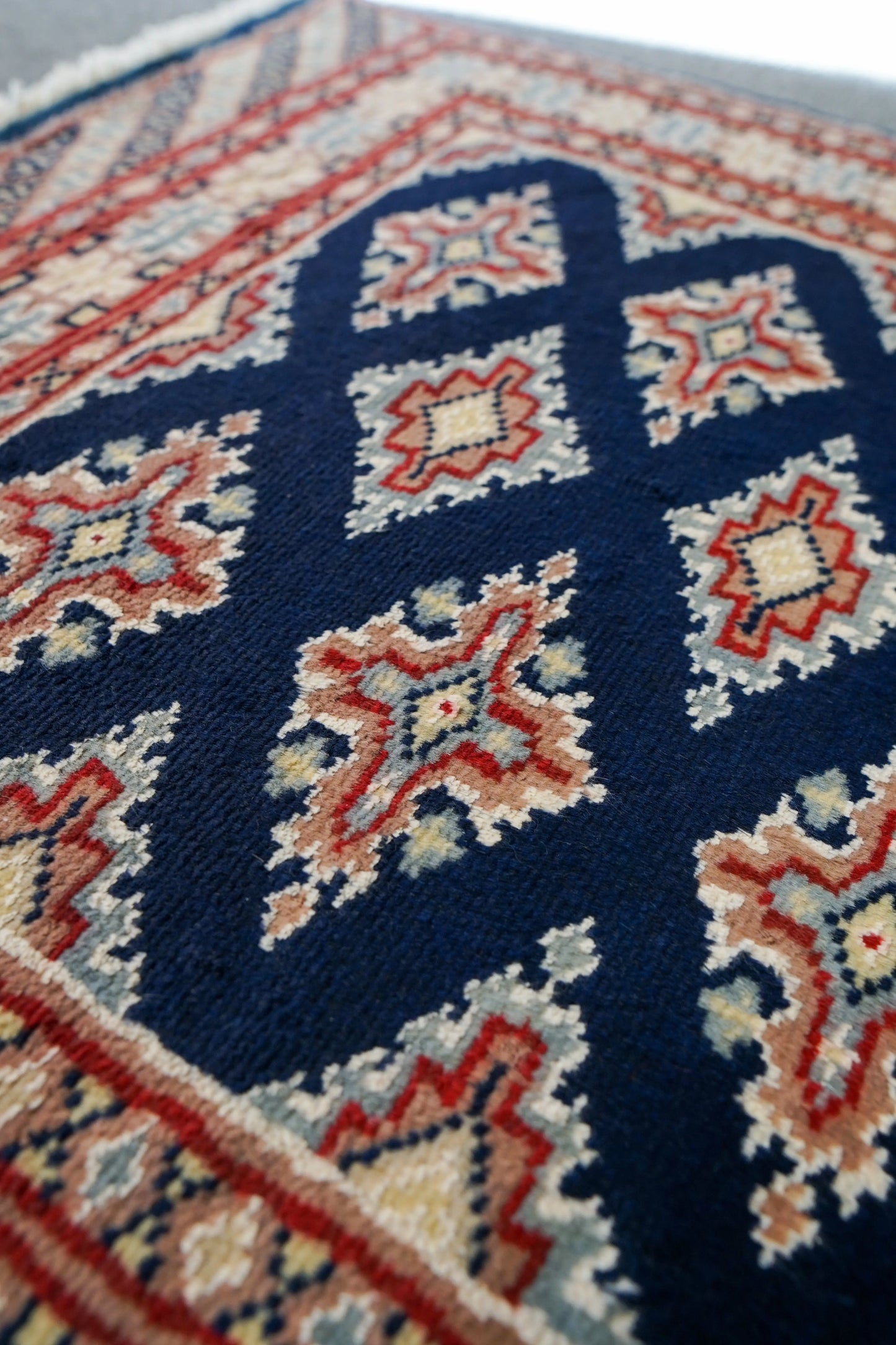 93×61cm パキスタン手織り絨毯 Decorworks