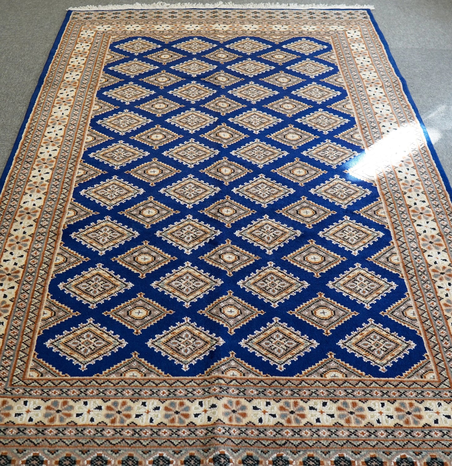 185×126cm パキスタン手織り絨毯 . トライバルラグ Decorworks