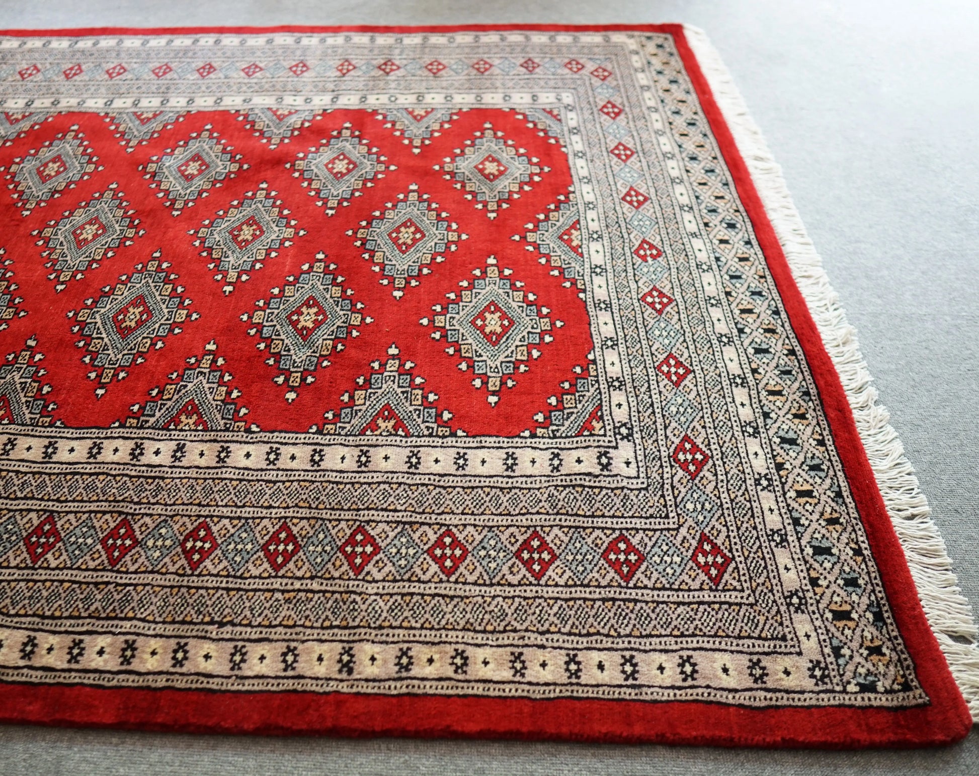 177×130cm  パキスタン手織り絨毯 Decorworks