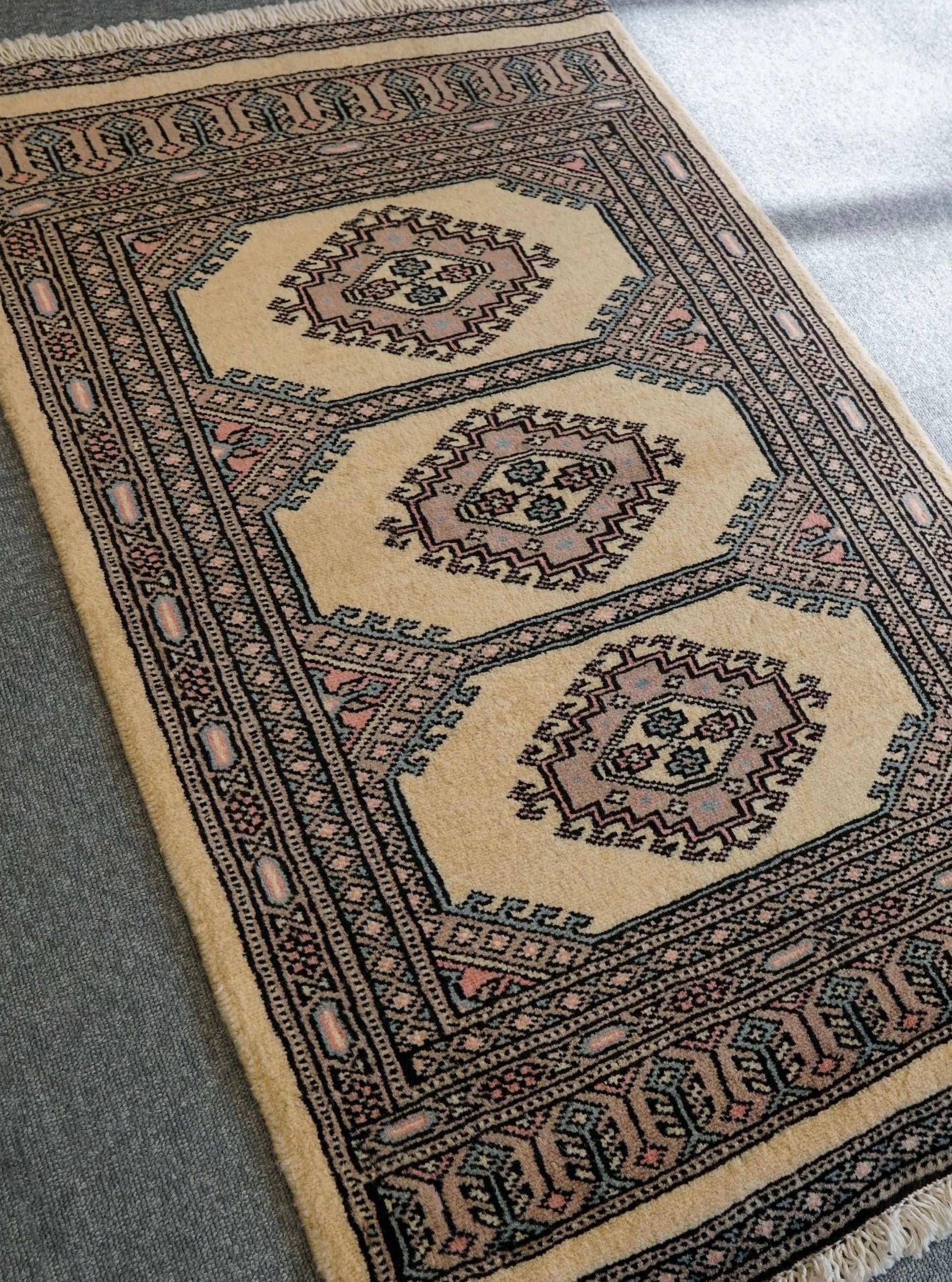 102×62cm  パキスタン手織り絨毯 - Decorworks