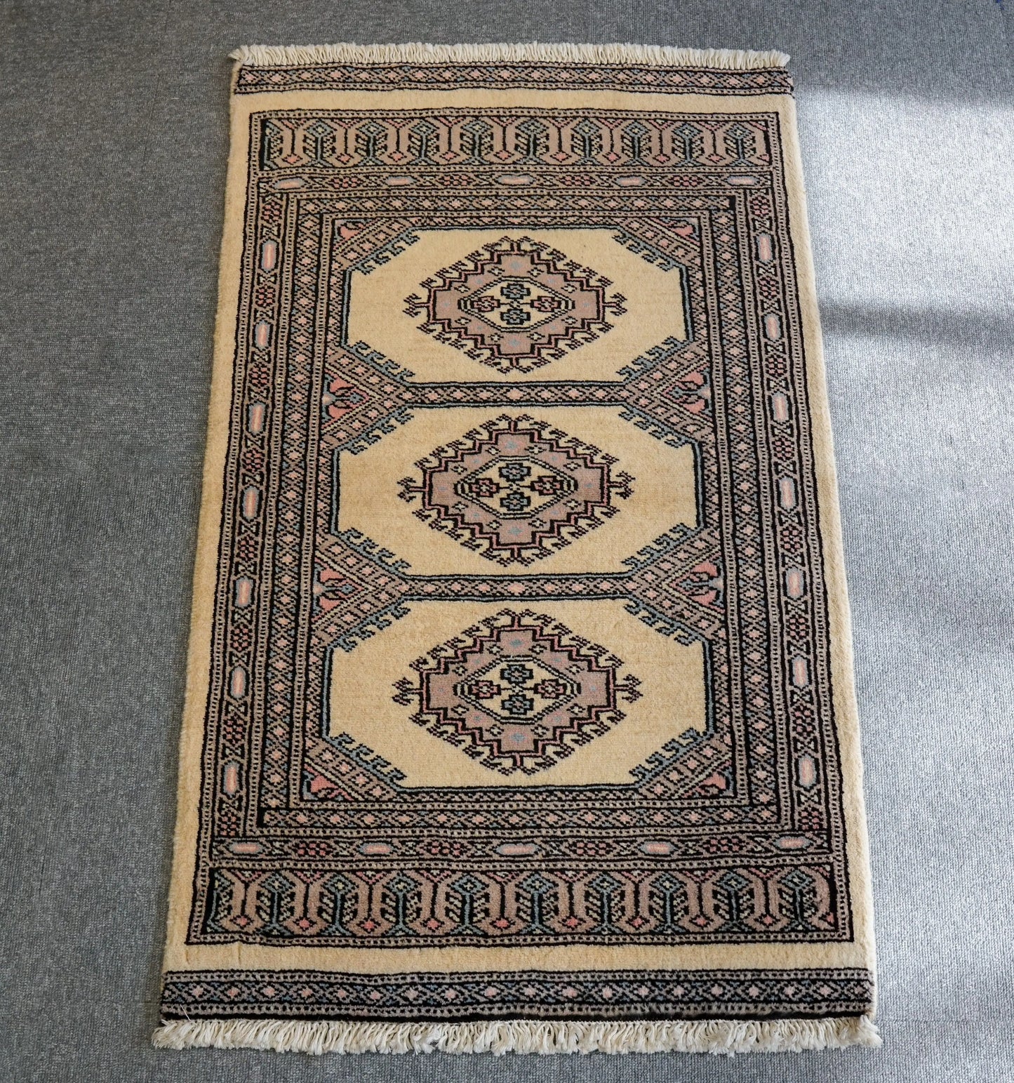 102×62cm  パキスタン手織り絨毯 - Decorworks