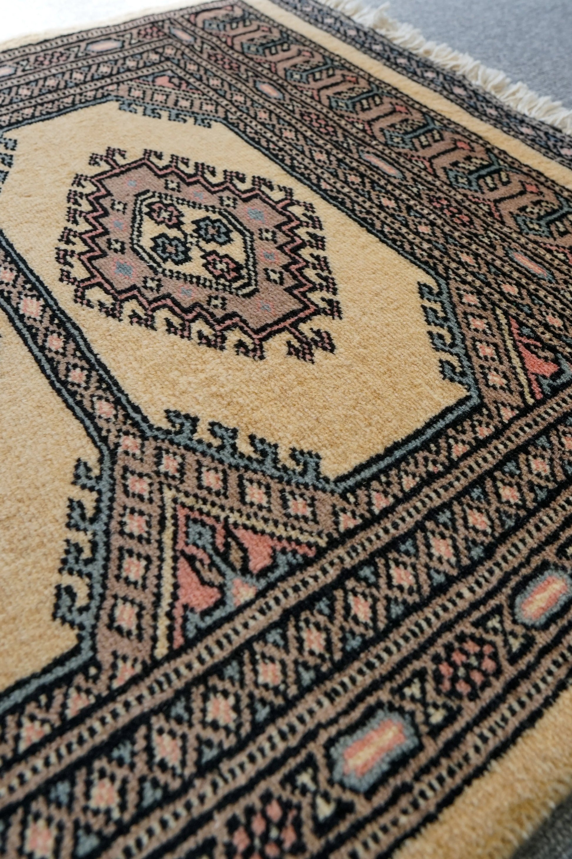 102×62cm  パキスタン手織り絨毯 - Decorworks