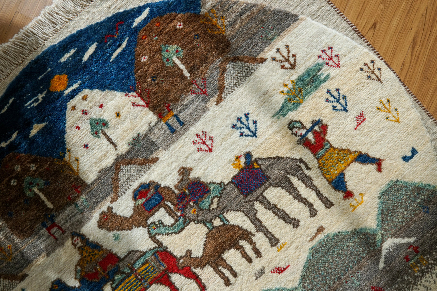 Collection 103×102cm ペルシャ手織りギャッベ リーズバフト – 細かな織りの上質ギャッベ